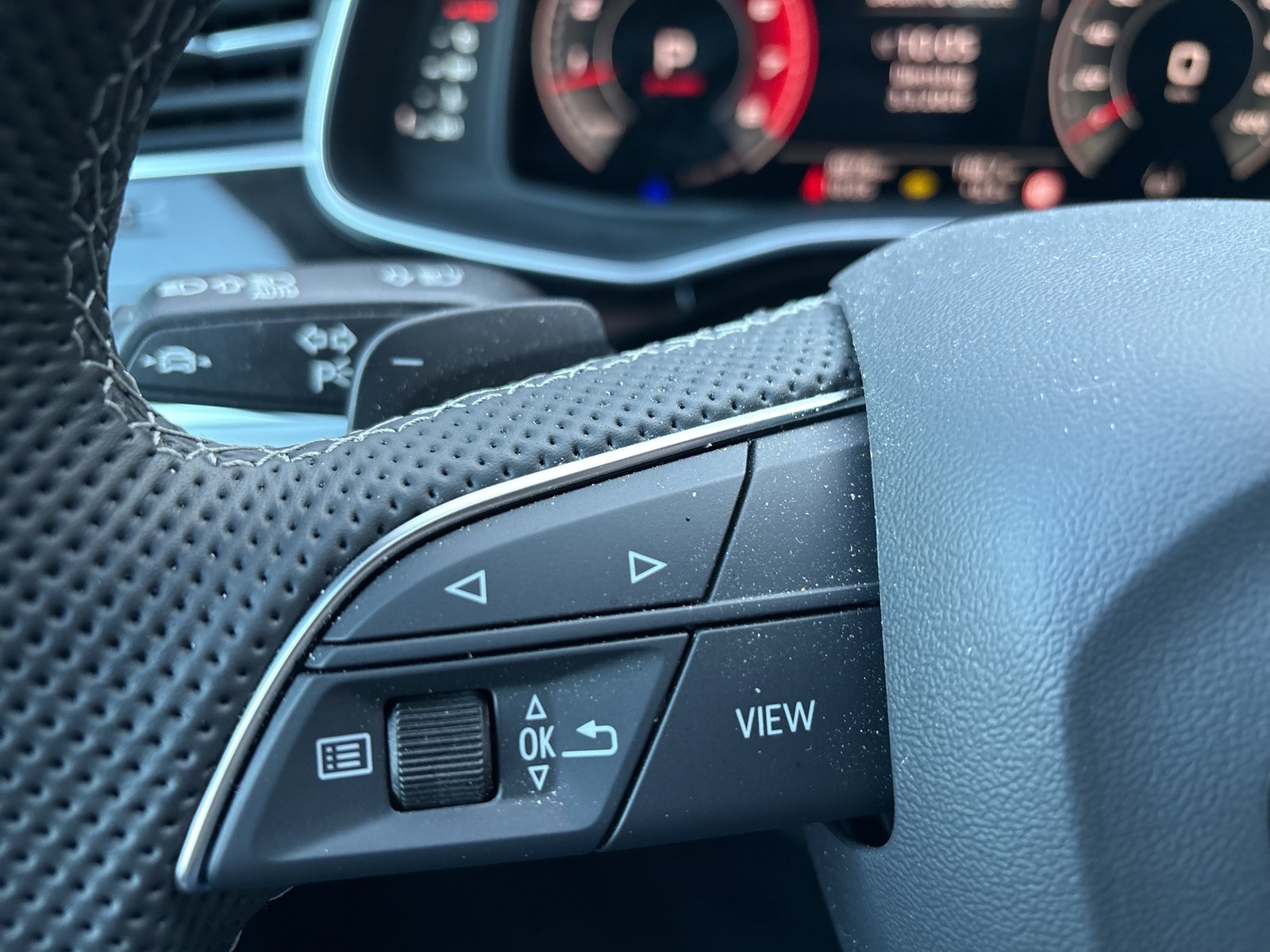 Audi SQ8 quattro BLACKPAK LASERLICHT LUFTFEDER 22"