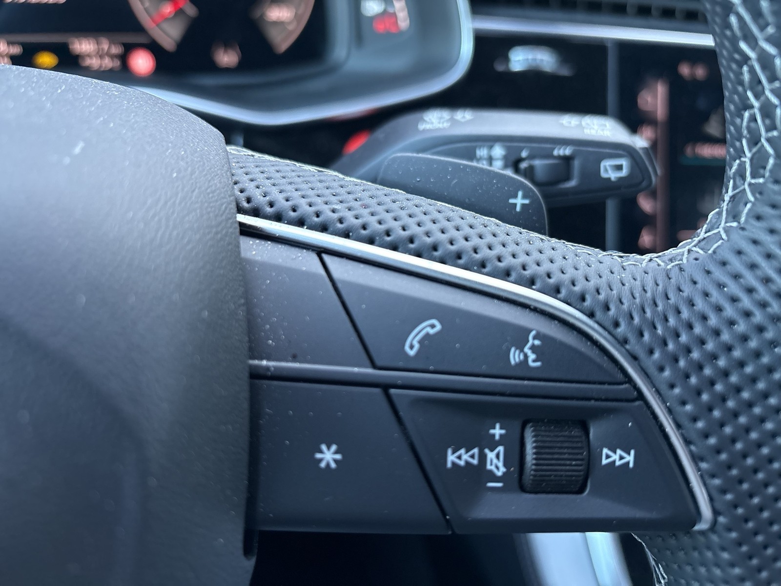 Audi SQ8 quattro BLACKPAK LASERLICHT LUFTFEDER 22"