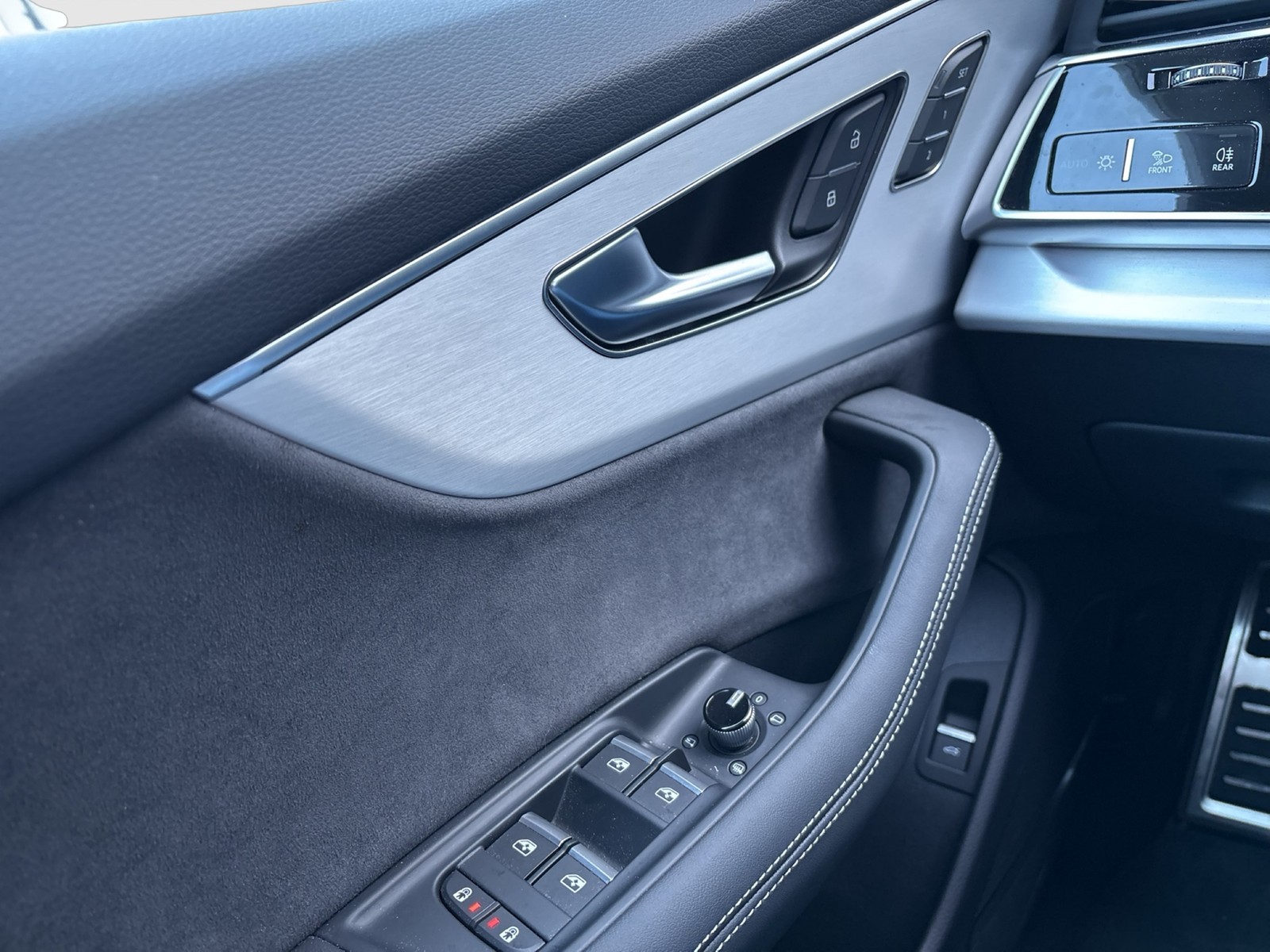 Audi SQ8 quattro BLACKPAK LASERLICHT LUFTFEDER 22"