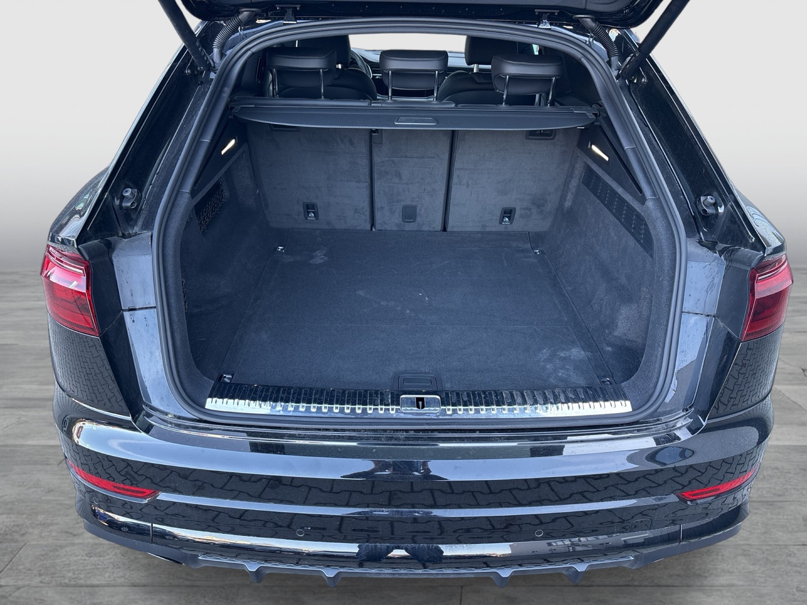Audi SQ8 quattro BLACKPAK LASERLICHT LUFTFEDER 22"