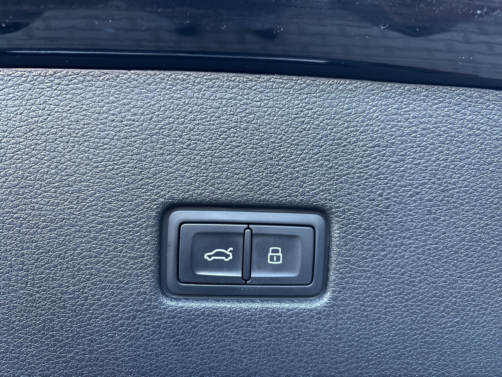 Audi SQ8 quattro BLACKPAK LASERLICHT LUFTFEDER 22"