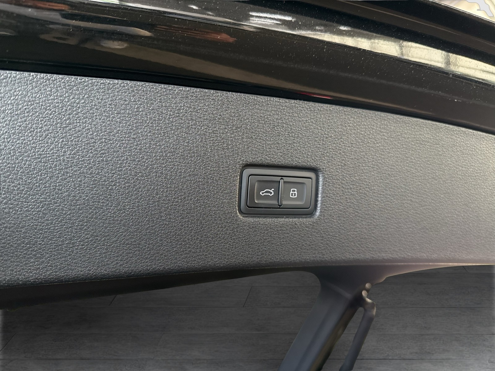 Audi SQ8 quattro BLACKPAK LASERLICHT LUFTFEDER 22"