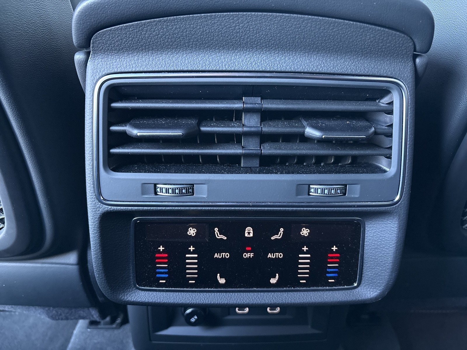 Audi SQ8 quattro BLACKPAK LASERLICHT LUFTFEDER 22"