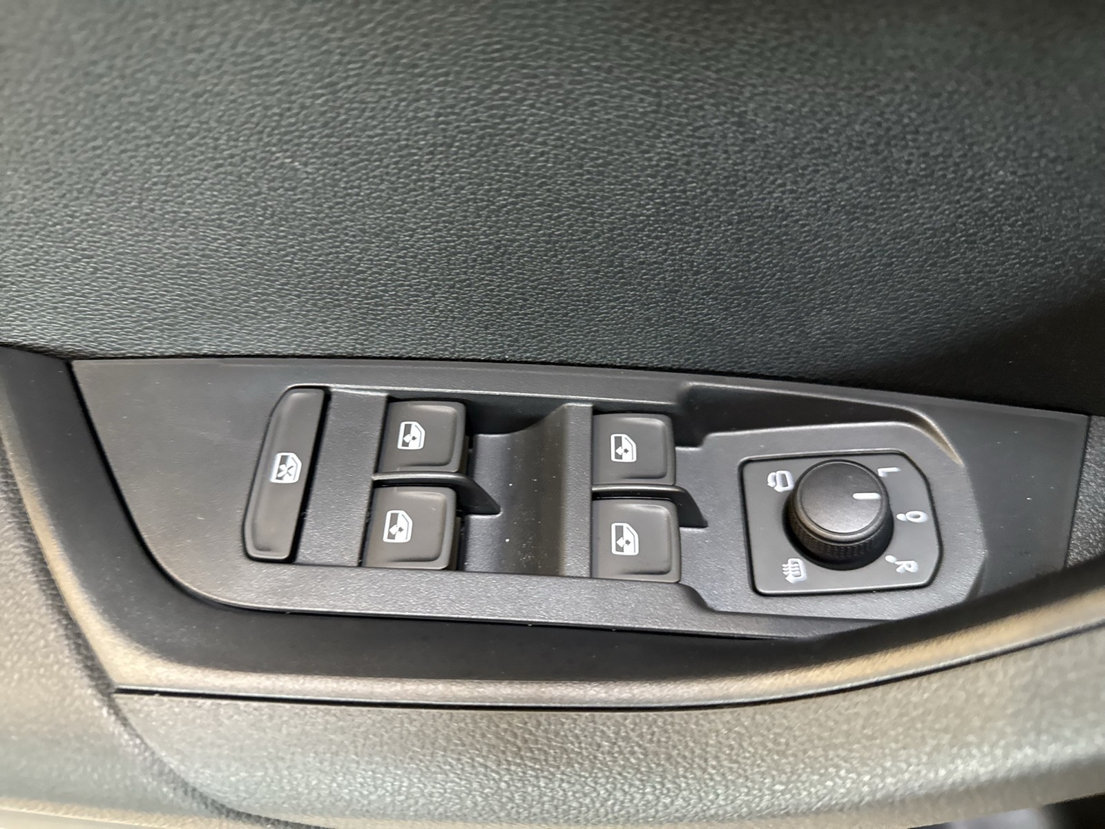Skoda Karoq 2.0 SPORTLINE 4X4 PANO CAM ACC LM19 MATRIX