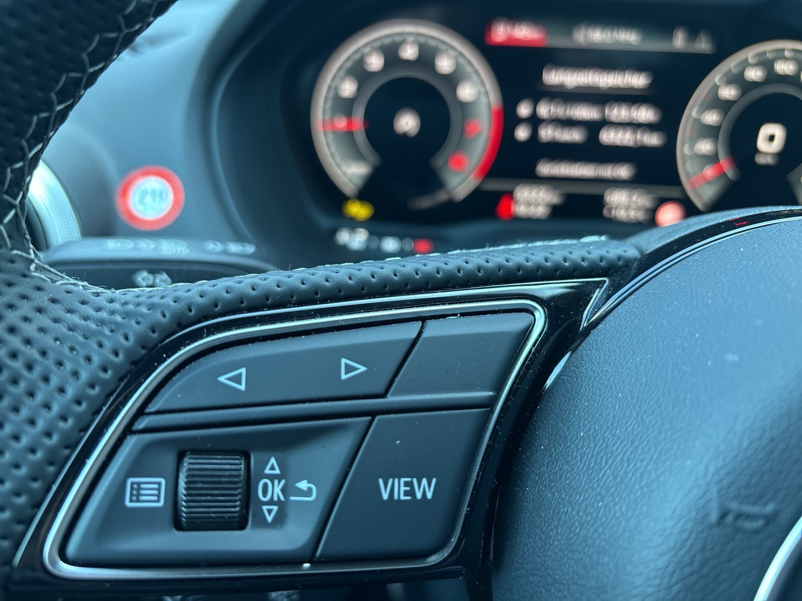 Audi Q2 30 S LINE BLACKPAK AHK CAM E-KLAPPE NAVI+