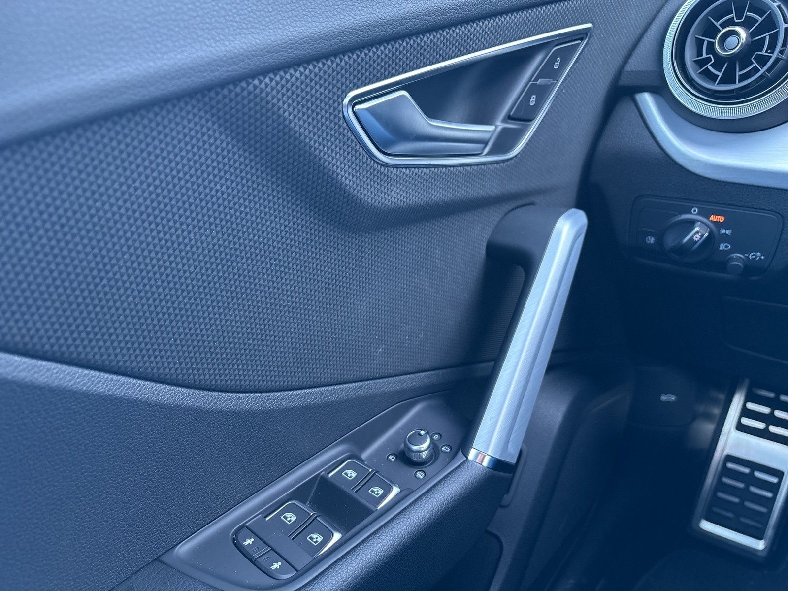 Audi Q2 30 S LINE BLACKPAK AHK CAM E-KLAPPE NAVI+