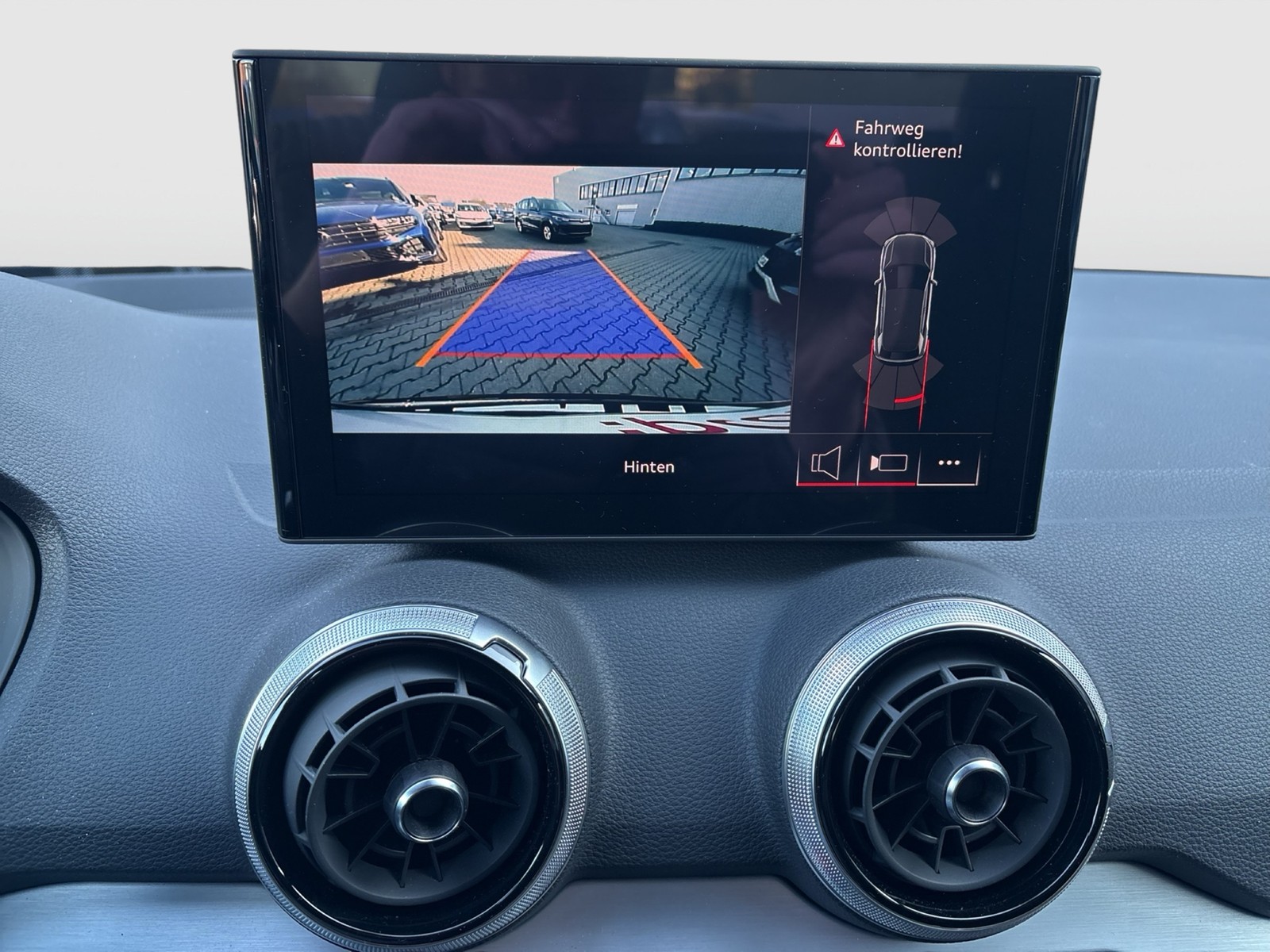 Audi Q2 30 S LINE BLACKPAK AHK CAM E-KLAPPE NAVI+