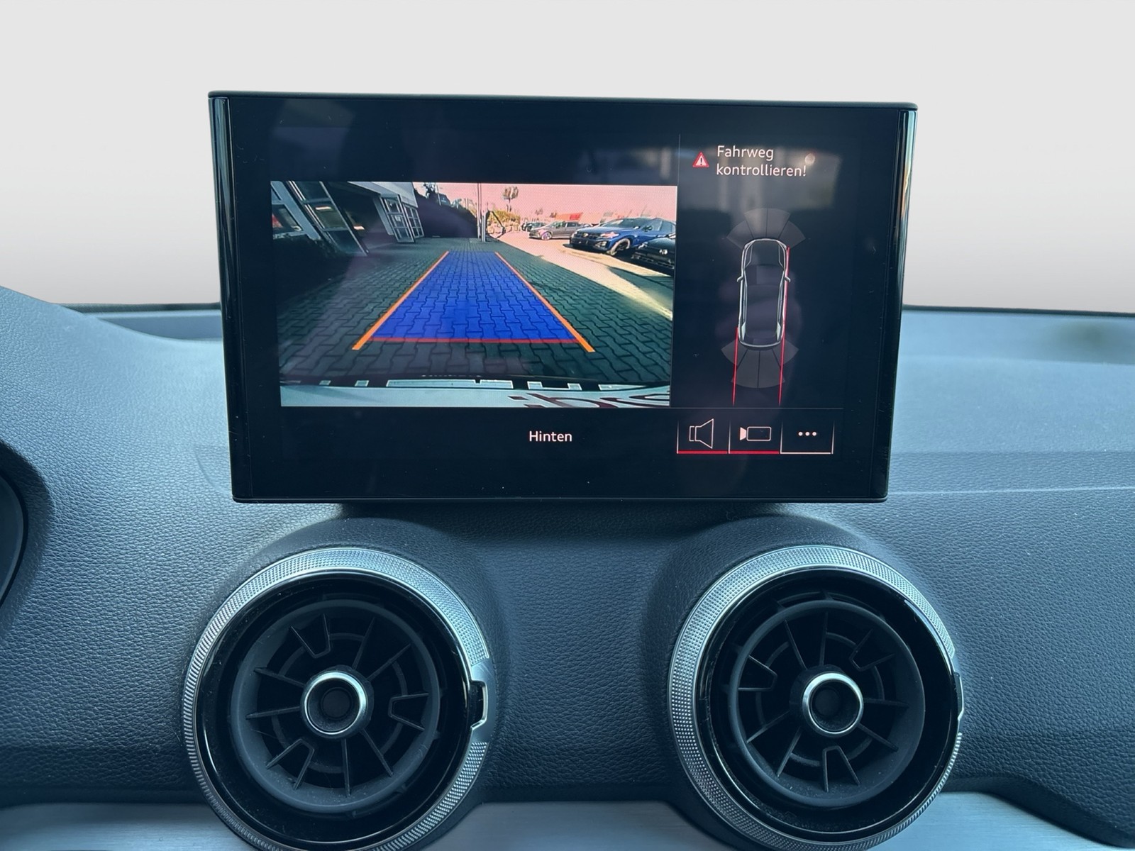 Audi Q2 30 S LINE BLACKPAK AHK CAM E-KLAPPE NAVI+