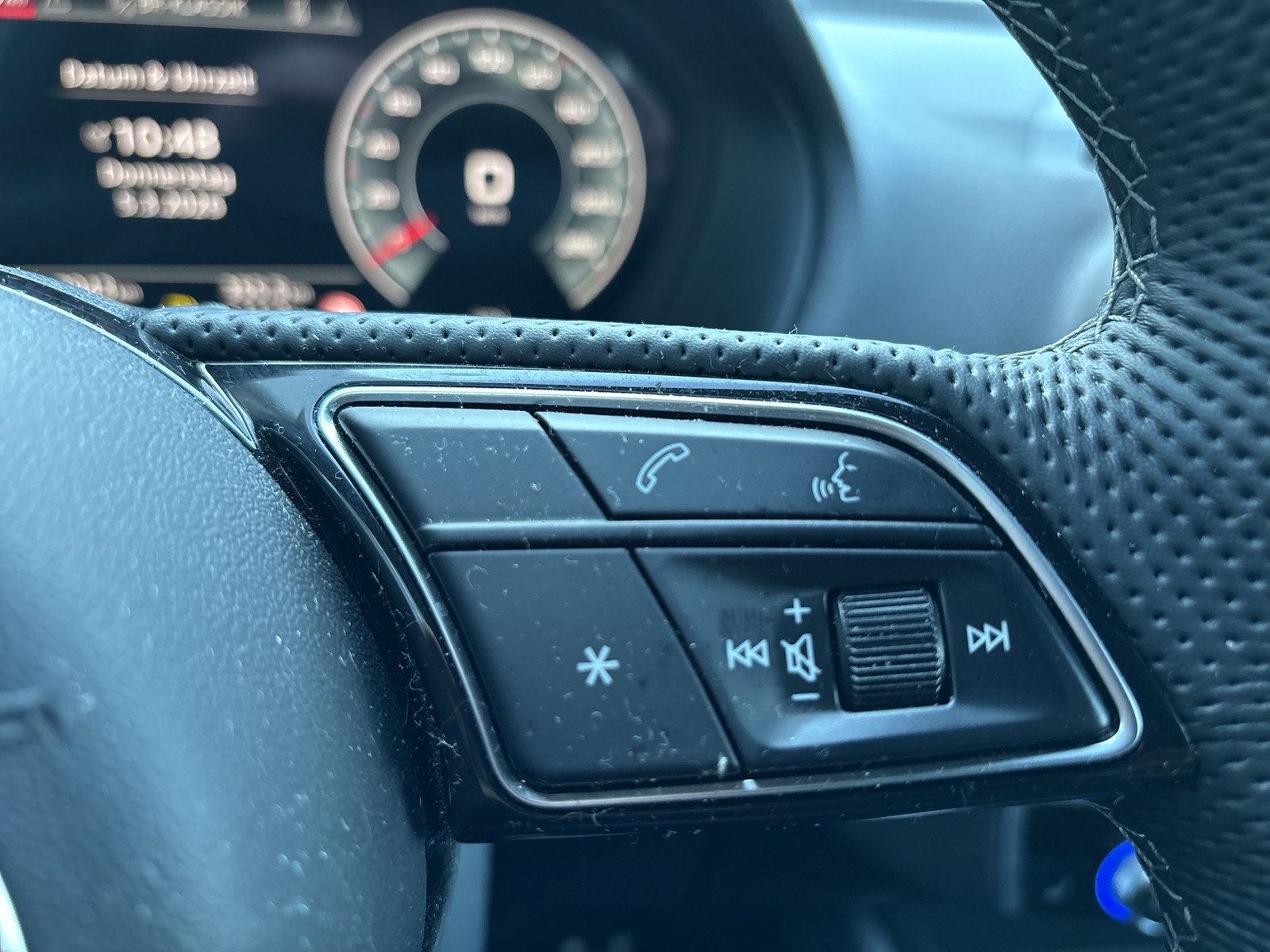 Audi Q2 30 S LINE BLACKPAK AHK CAM E-KLAPPE NAVI+