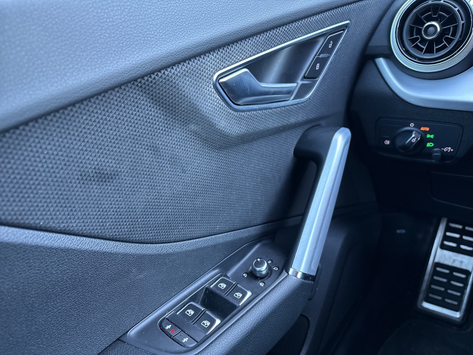 Audi Q2 30 S LINE BLACKPAK AHK CAM E-KLAPPE NAVI+