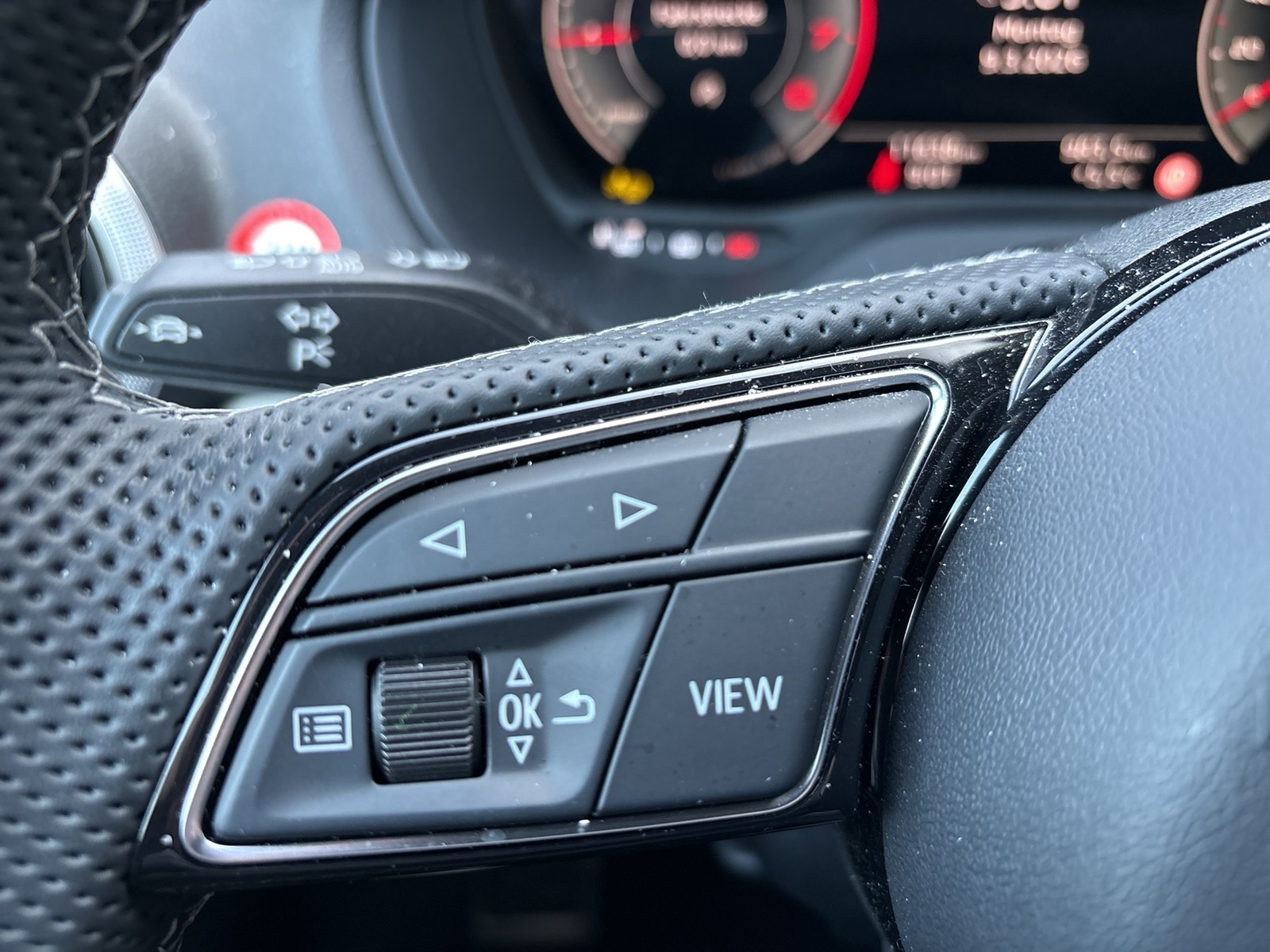 Audi Q2 30 S LINE BLACKPAK AHK CAM E-KLAPPE NAVI+