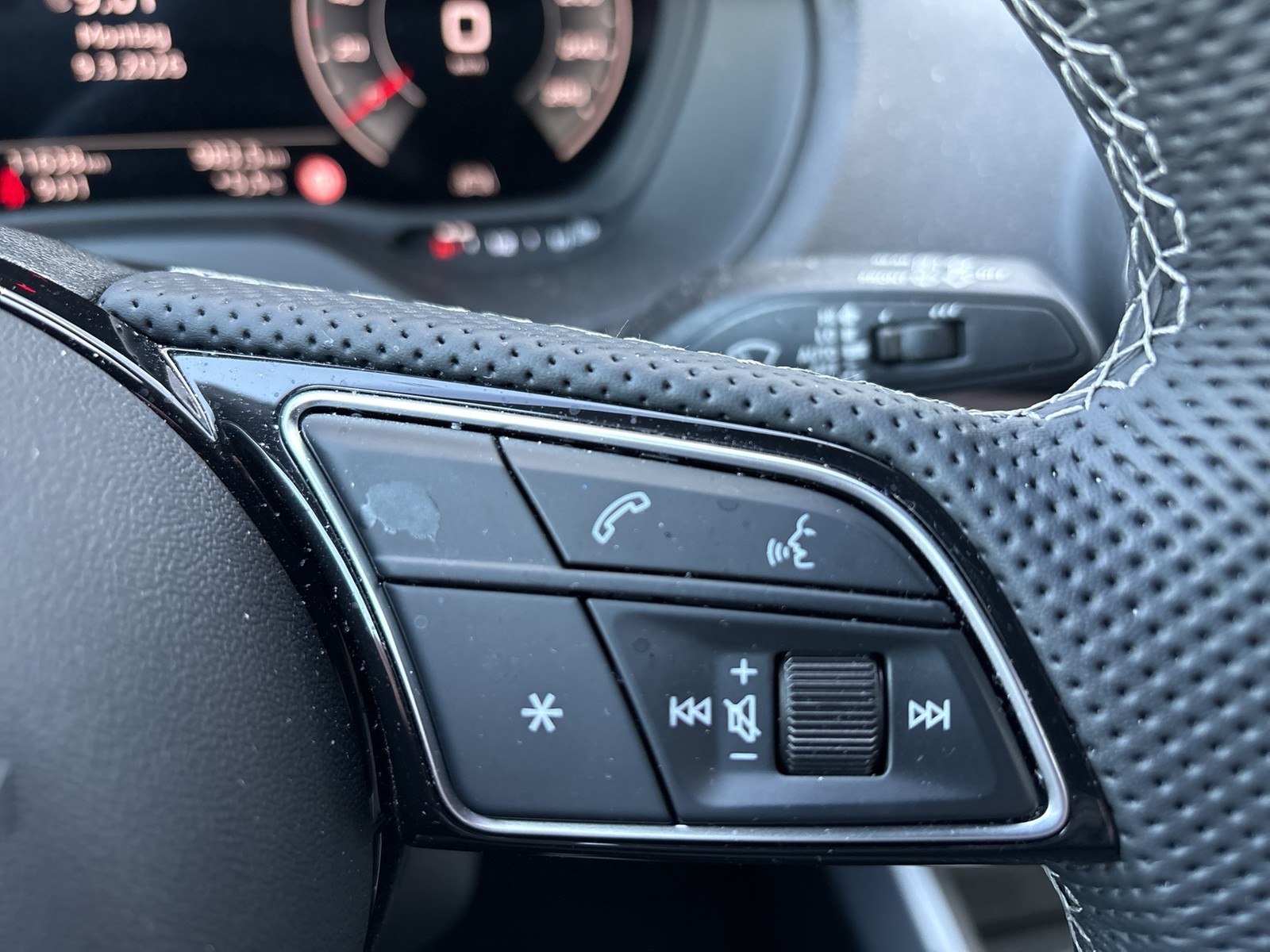 Audi Q2 30 S LINE BLACKPAK AHK CAM E-KLAPPE NAVI+