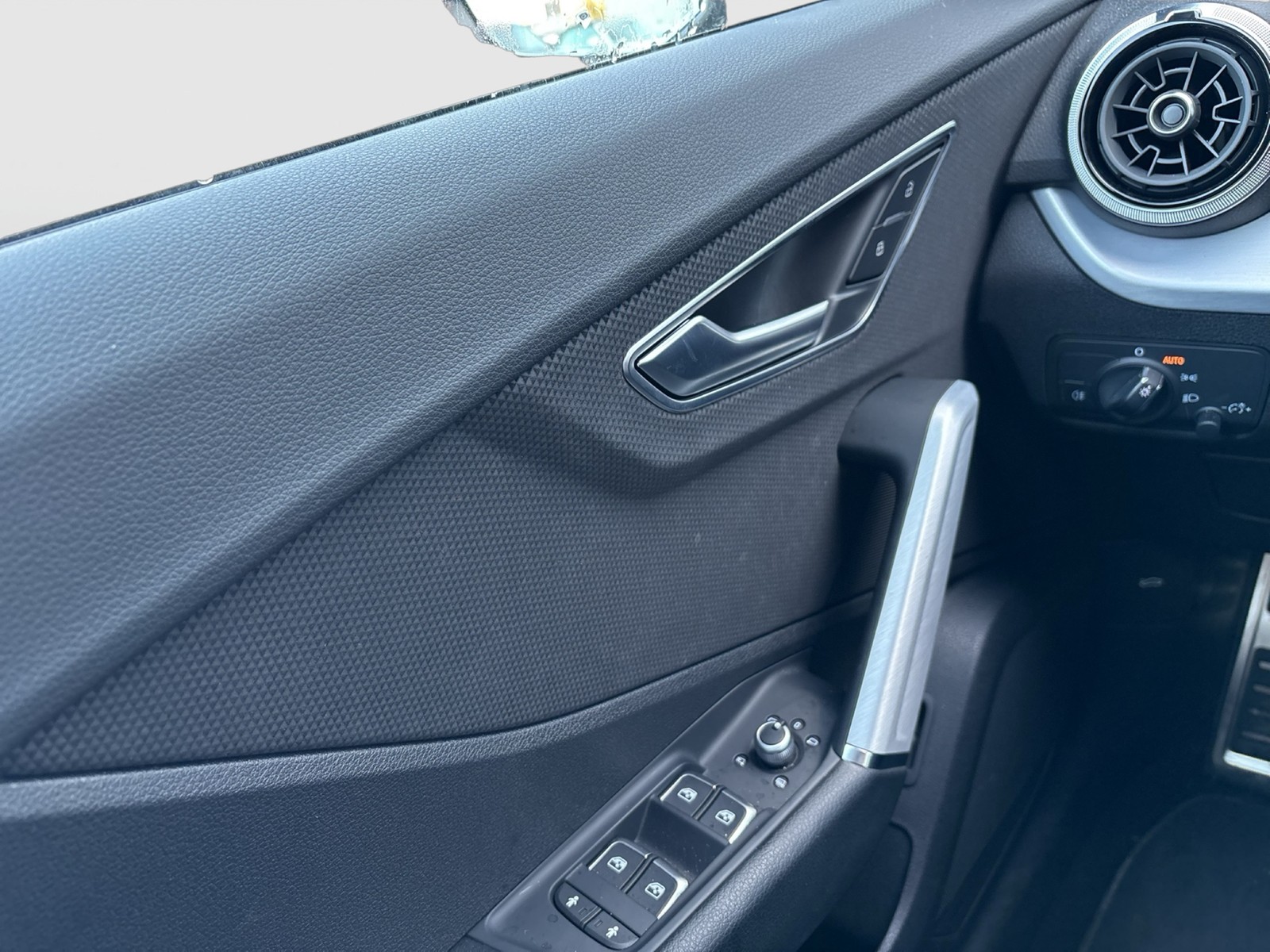 Audi Q2 30 S LINE BLACKPAK AHK CAM E-KLAPPE NAVI+