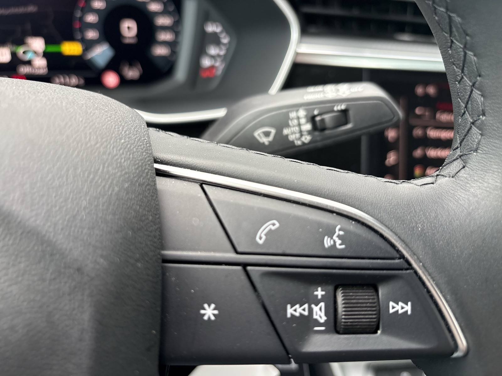 Audi Q3 35 ACC MATRIXLED NAVI+ AHK-VORBEREITUNG LM17