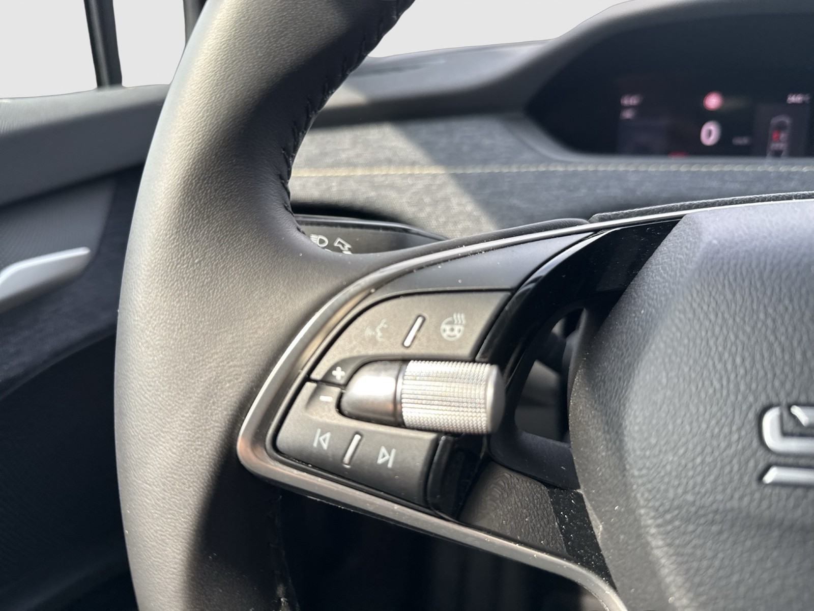 Skoda Elroq 85 LOFT WÄRMEPUMPE AHK CAM ACC LM19 NAVI