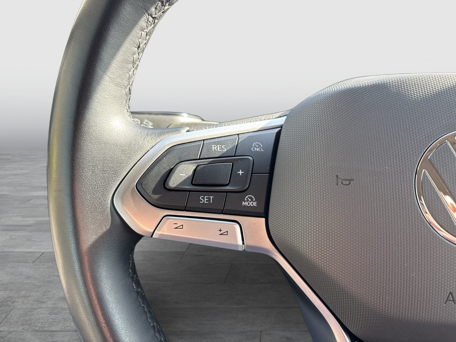 Volkswagen T7 Multivan 2.0 LIFE AHK CAM NAVI LM17 E-KLAPPE