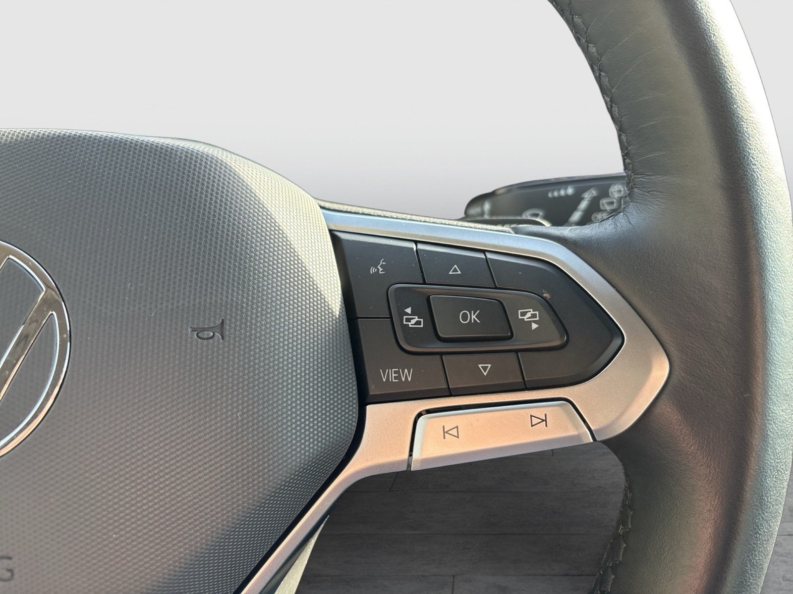 Volkswagen T7 Multivan 2.0 LIFE AHK CAM NAVI LM17 E-KLAPPE