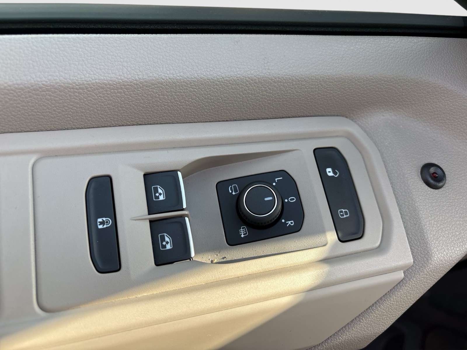 Volkswagen T7 Multivan 2.0 LIFE AHK CAM NAVI LM17 E-KLAPPE