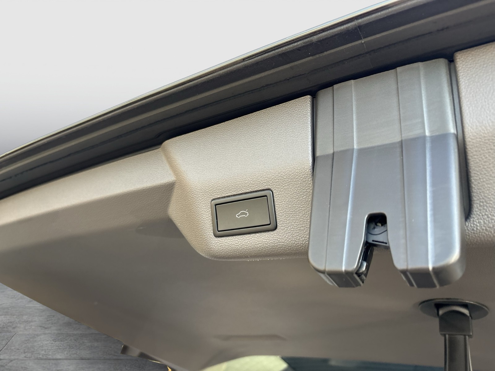 Volkswagen T7 Multivan 2.0 LIFE AHK CAM NAVI LM17 E-KLAPPE