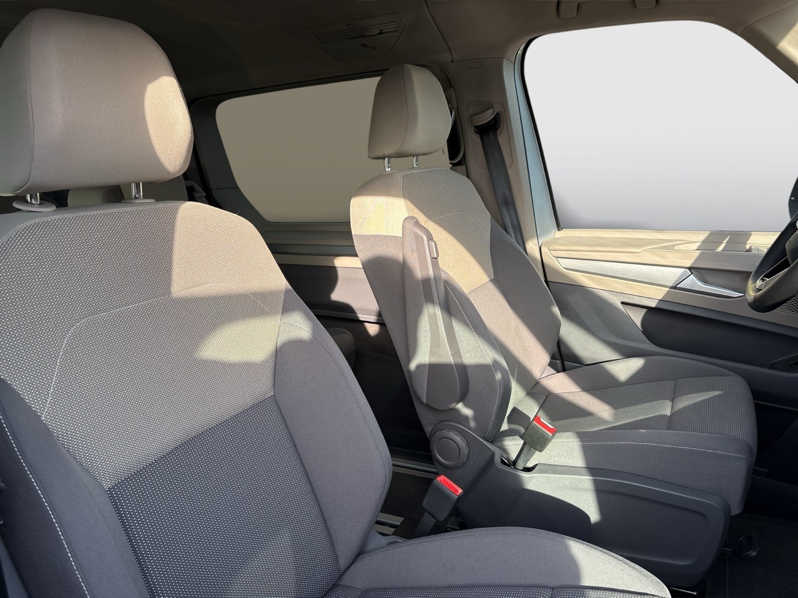 Volkswagen T7 Multivan 2.0 LIFE AHK CAM NAVI LM17 E-KLAPPE