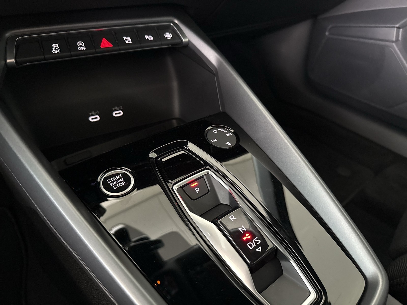 Audi A3 35 S LINE BLACKPAK CAM ACC NAVI+ CARPLAY LM17