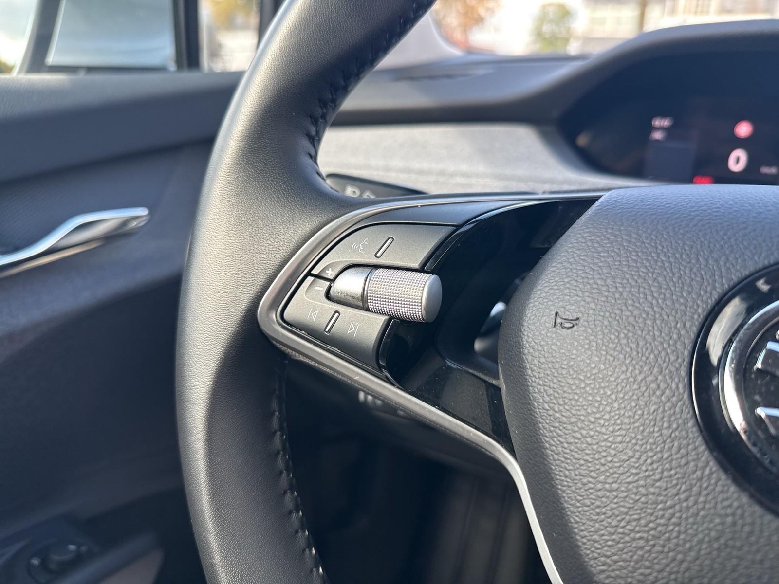 Skoda Enyaq 85 LOFT WÄRMEPUMPE CAM LM19 NAVI CARPLAY