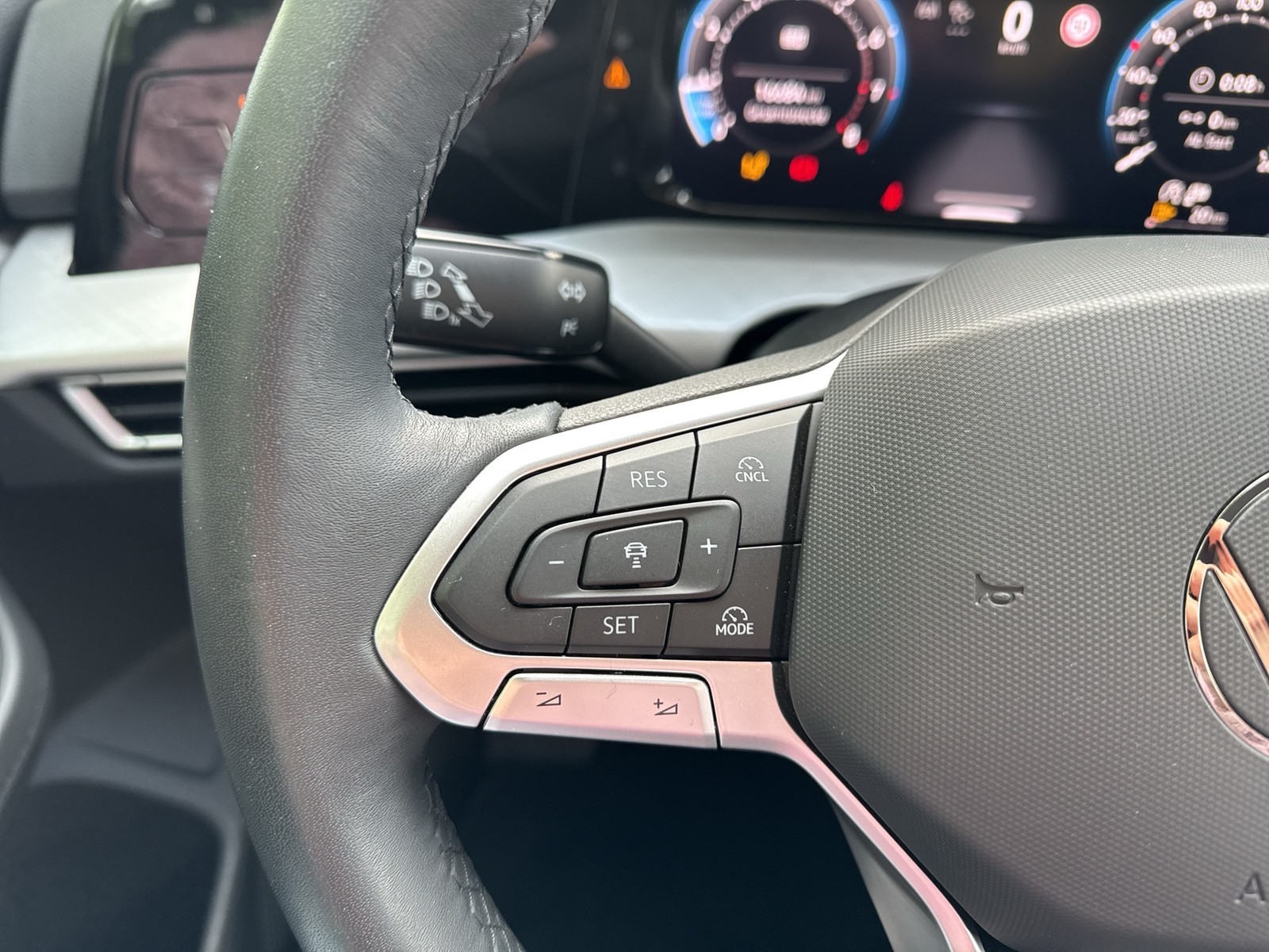 Volkswagen Golf VIII 1.5 LIFE ACC CARPLAY ALU SITZHEIZUNG