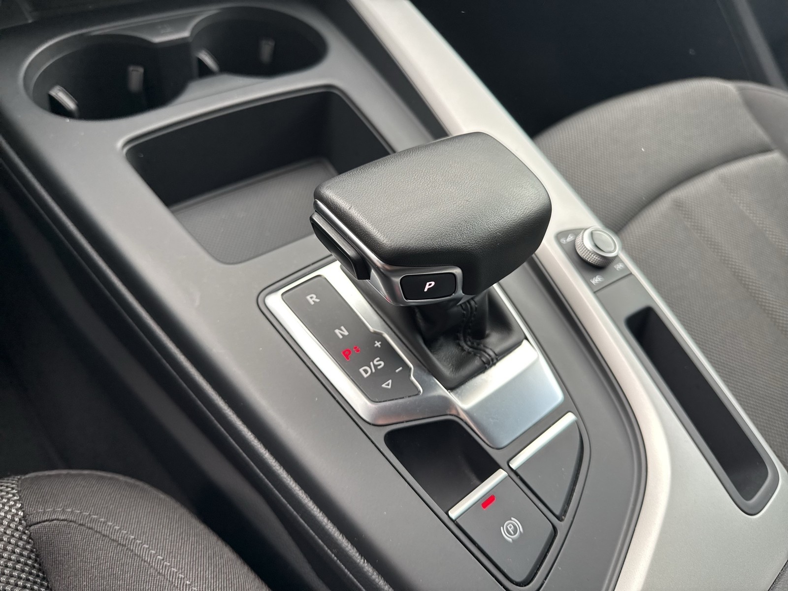 Audi A4 Avant 40 Qu. AHK eKLAPPE NAVI+ SITZHEIZUNG