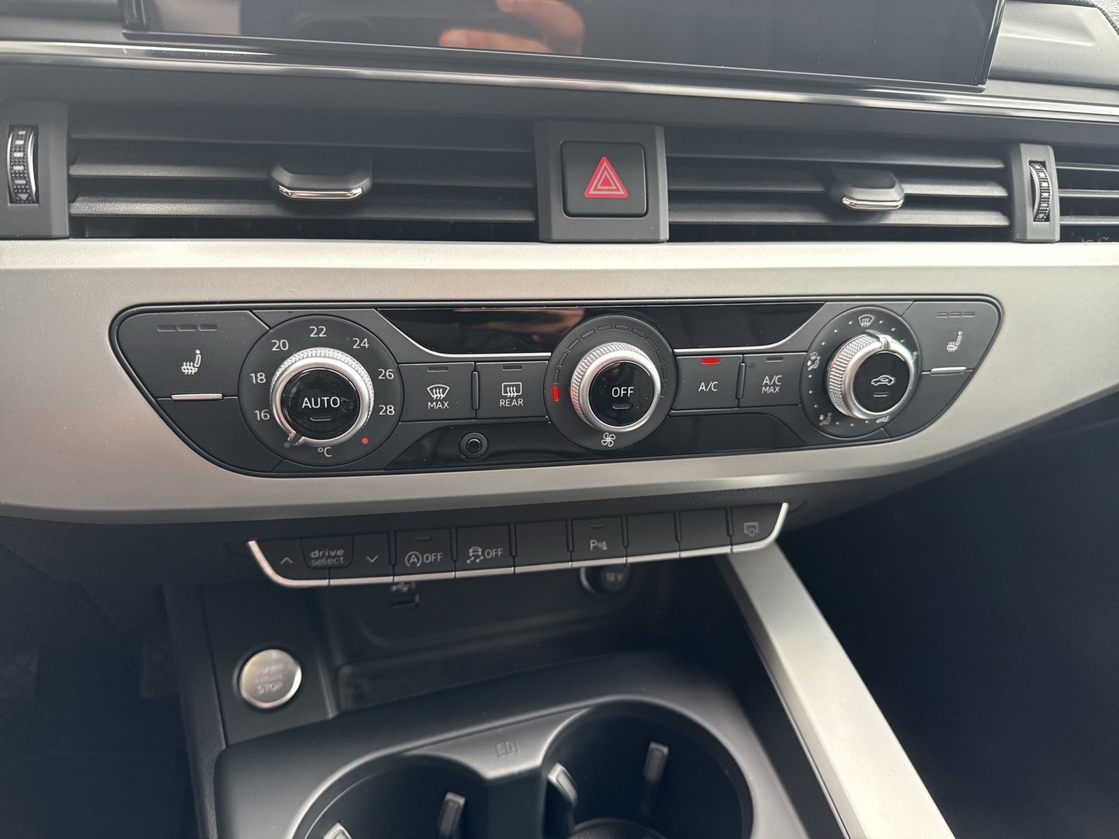 Audi A4 Avant 40 Qu. AHK eKLAPPE NAVI+ SITZHEIZUNG