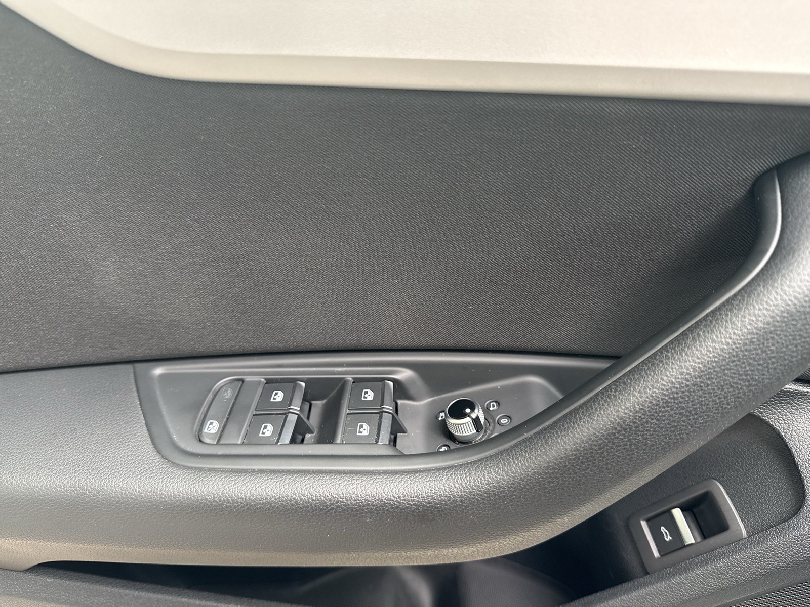 Audi A4 Avant 40 Qu. AHK eKLAPPE NAVI+ SITZHEIZUNG