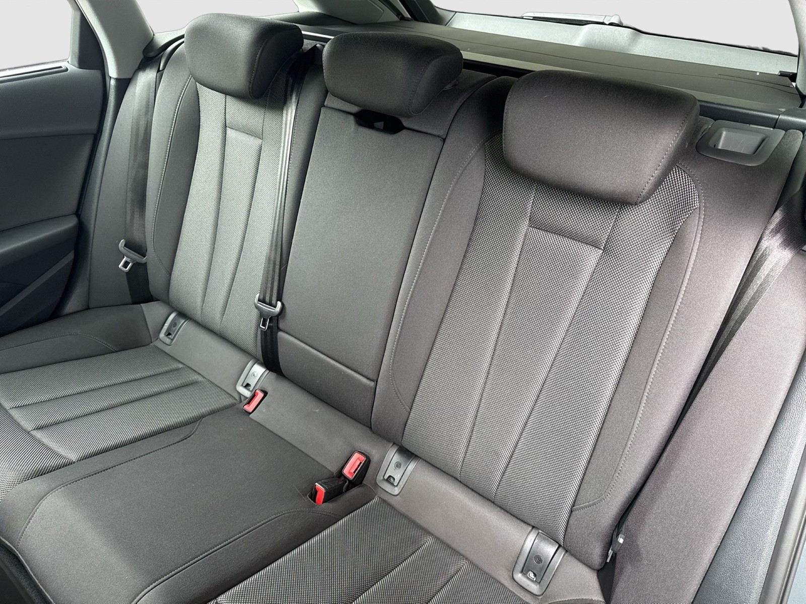 Audi A4 Avant 40 Qu. AHK eKLAPPE NAVI+ SITZHEIZUNG