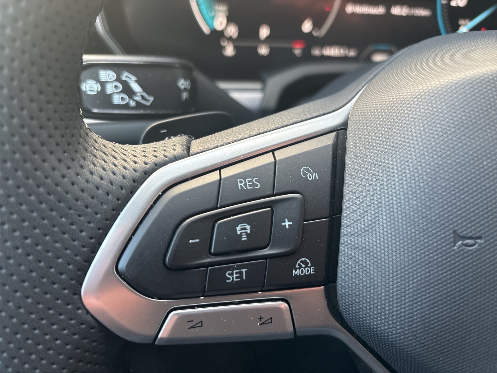Volkswagen Touareg V6 R-LINE AHK 360°CAM ACC LM19 HD-MATRIX