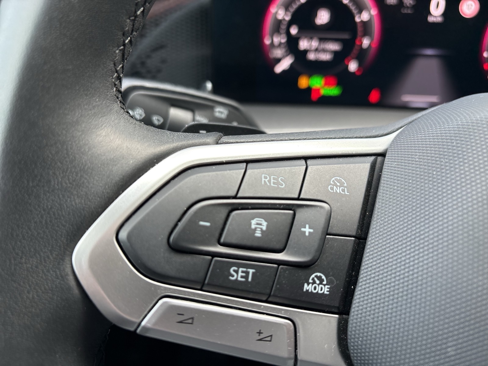 Volkswagen Tayron 1.5 eTSI LIFE AHK CAM ACC LM18 CARPLAY