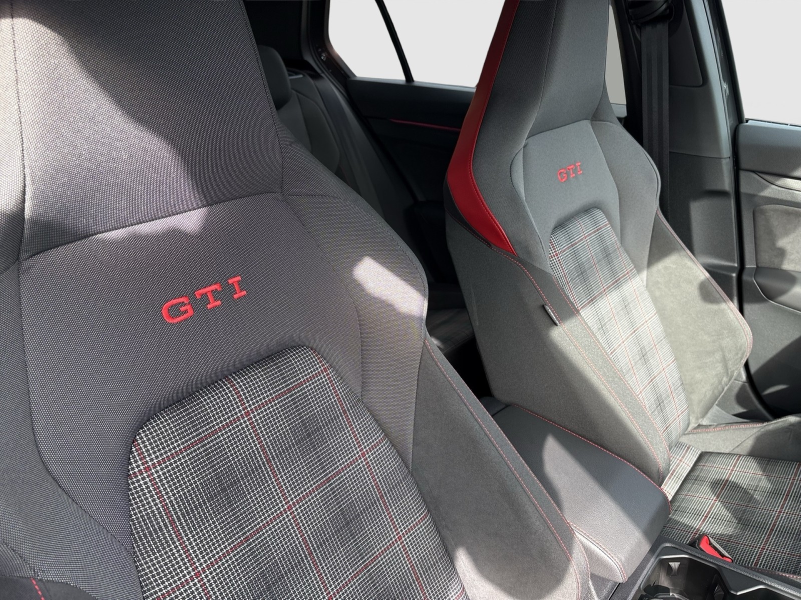 Volkswagen Golf 2.0 GTI LED+ CARPLAY SITZHEIZUNG