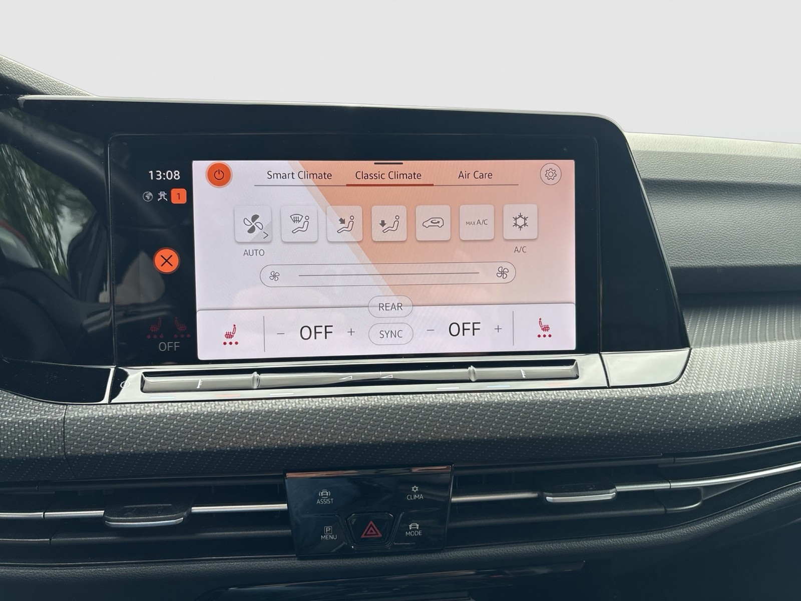 Volkswagen Golf VIII 1.5 eTSI R-LINE CAM ACC LED+ CARPLAY