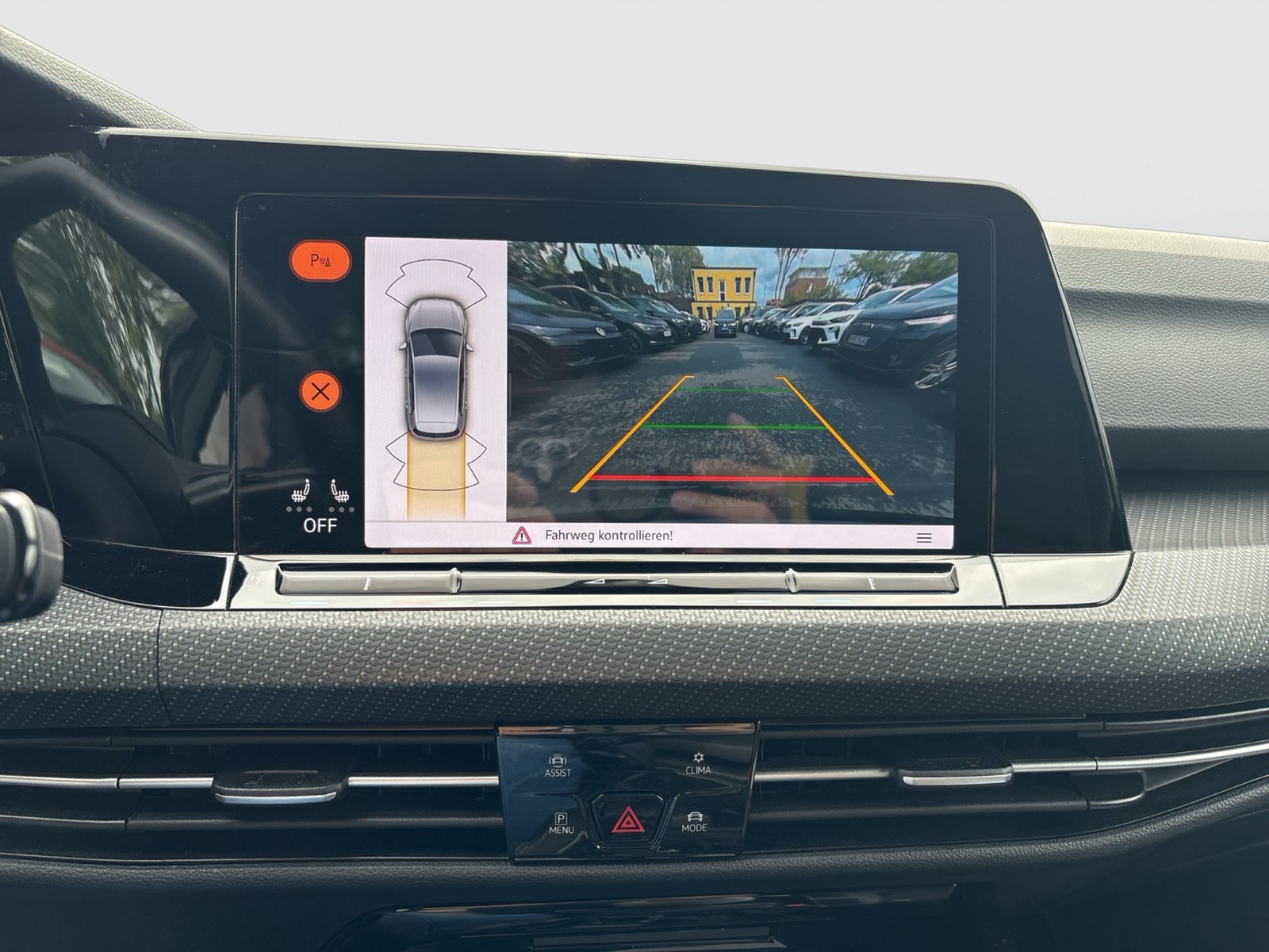 Volkswagen Golf VIII 1.5 eTSI R-LINE CAM ACC LED+ CARPLAY