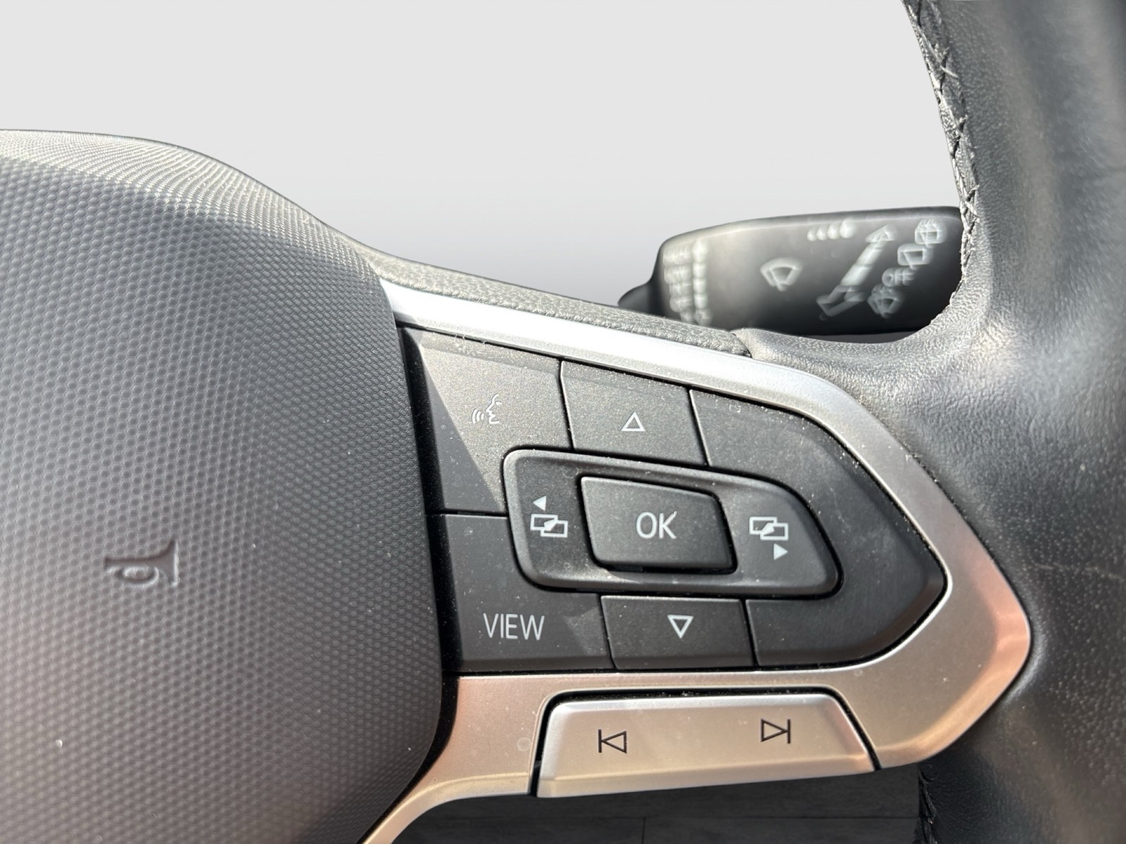 Volkswagen Caddy 1.5 STYLE 7SITZE PANO AHK LM17 CARPLAY