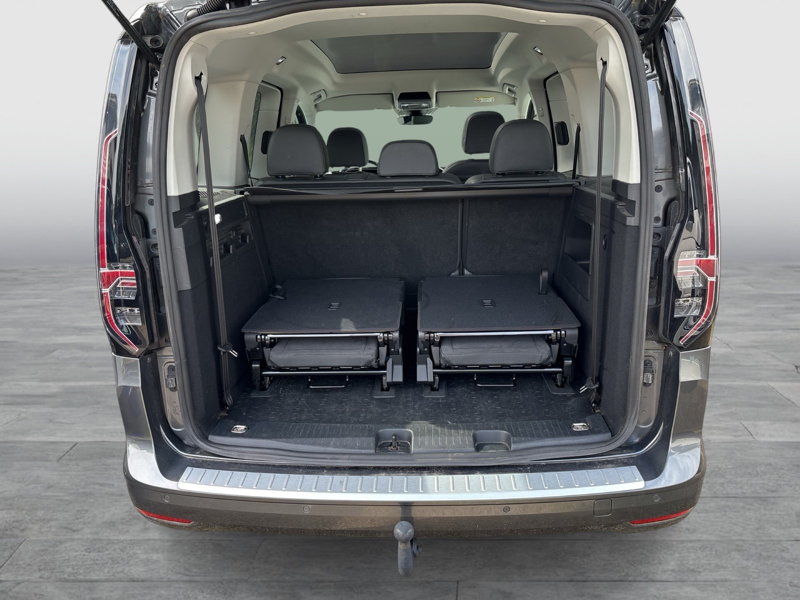 Volkswagen Caddy 1.5 STYLE 7SITZE PANO AHK LM17 CARPLAY