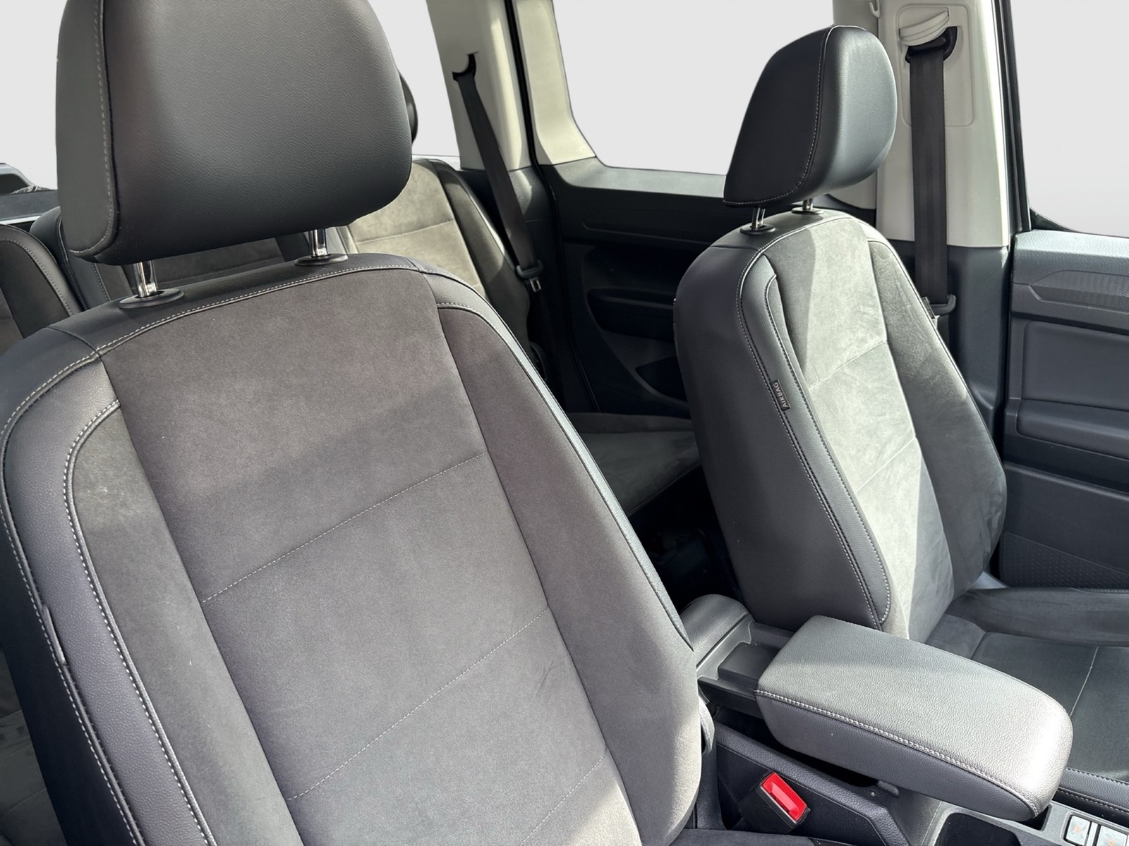 Volkswagen Caddy 1.5 STYLE 7SITZE PANO AHK LM17 CARPLAY