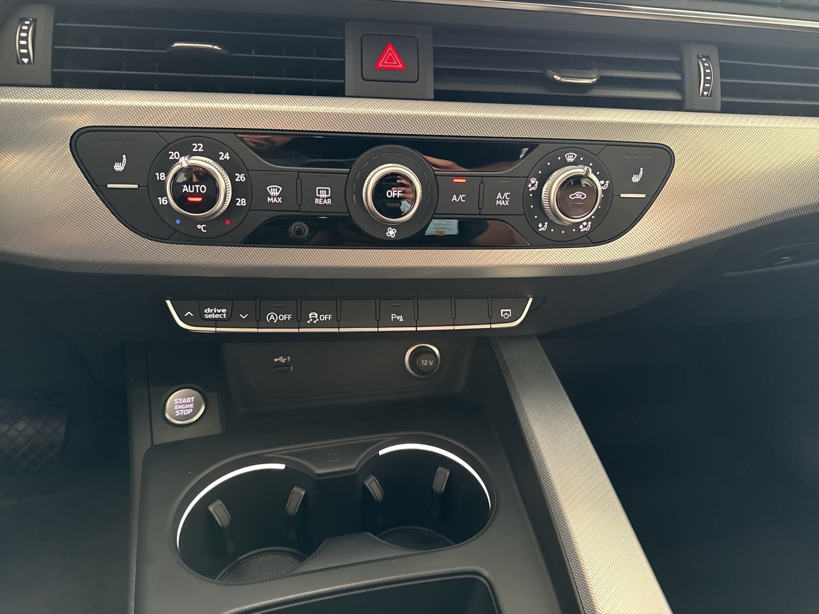 Audi A4 Avant 40 Qu. S LINE AHK KAMERA ALU18 MATRIX