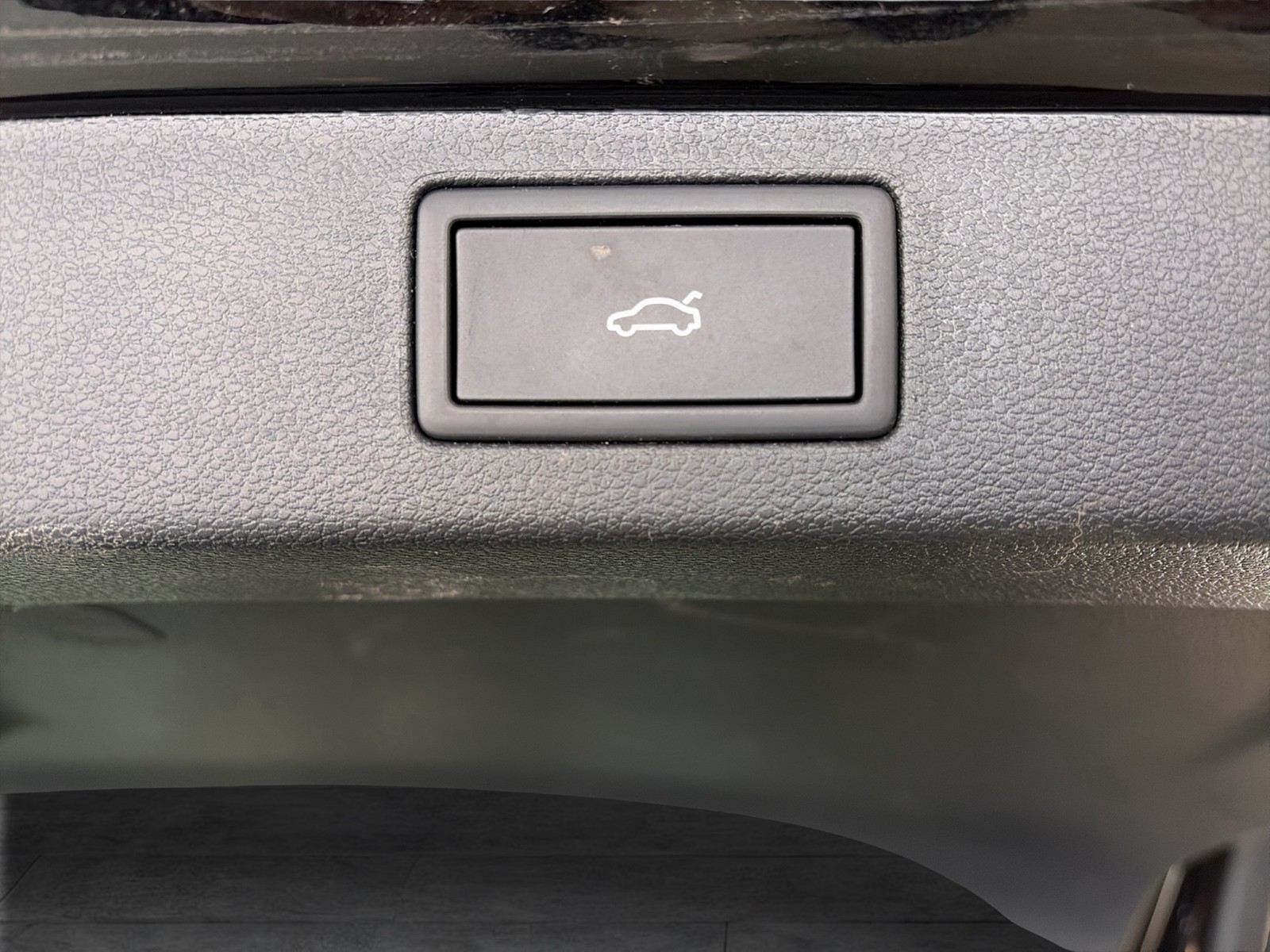 Skoda Kamiq 1.5 MONTE CARLO PANO AHK CAM ACC MATRIX
