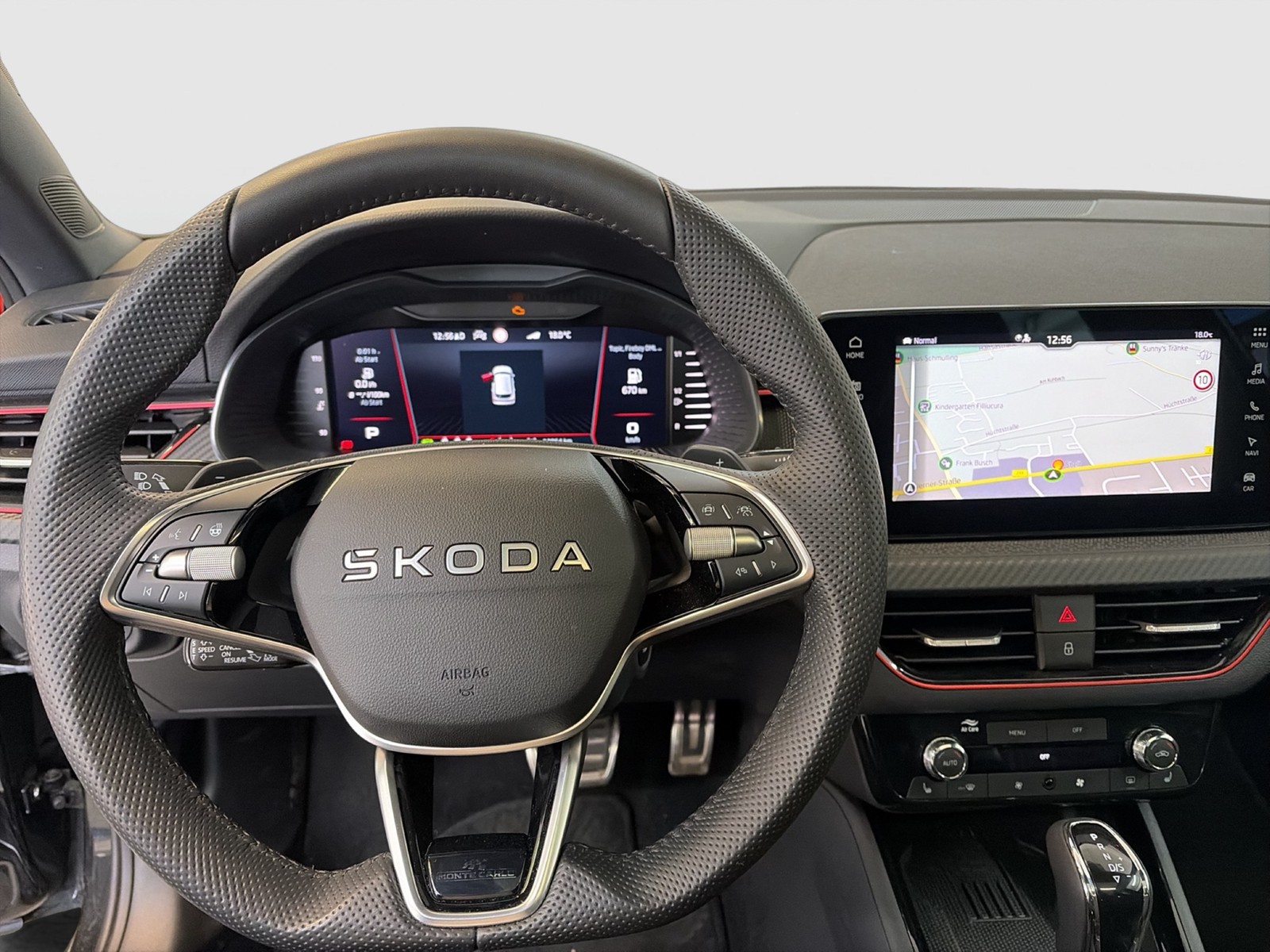 Skoda Kamiq 1.5 MONTE CARLO PANO AHK CAM ACC MATRIX