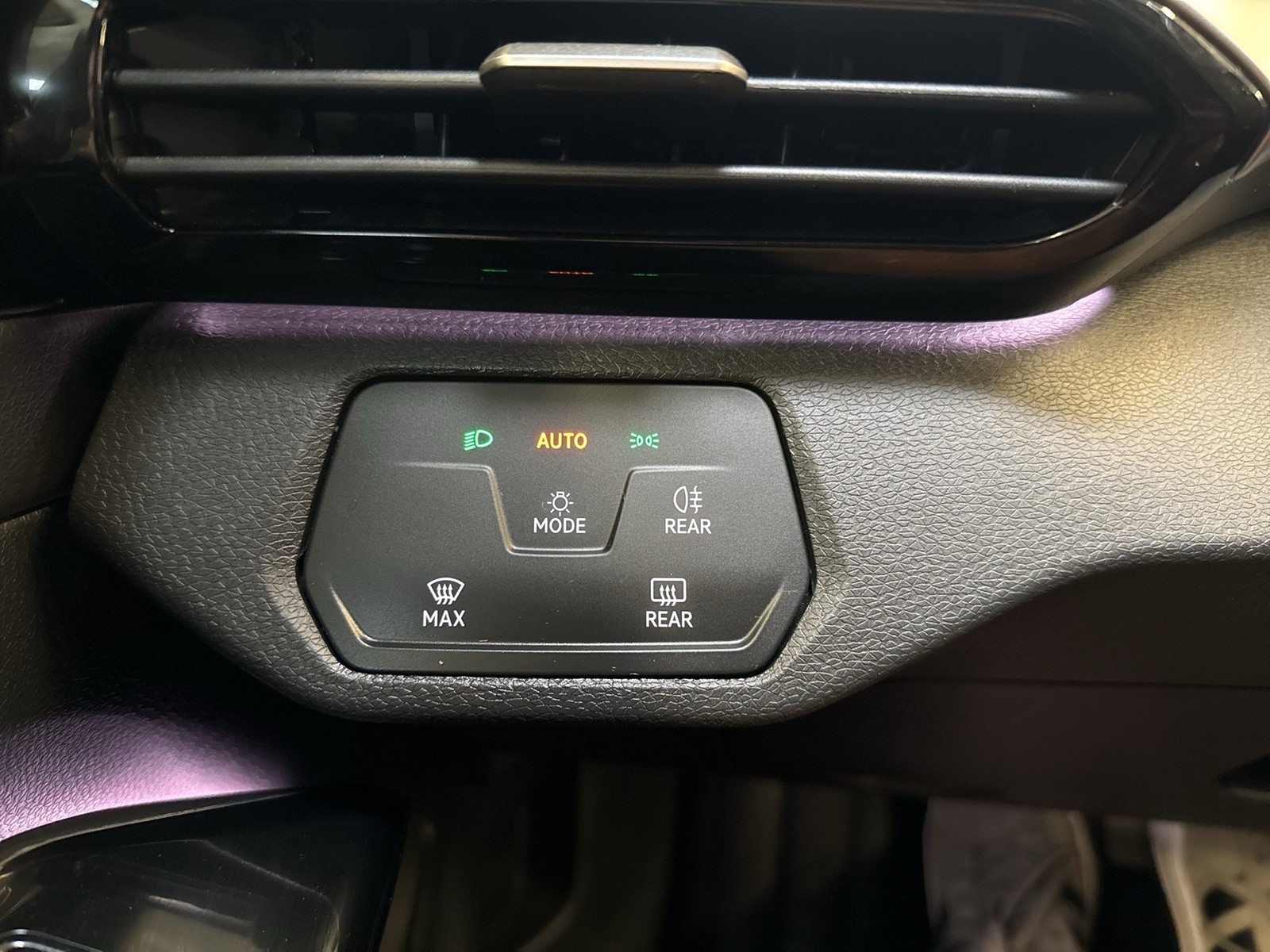 Volkswagen ID.4 Pro 4X4 AHK NAVI CARPLAY KEYLESS-GO LED