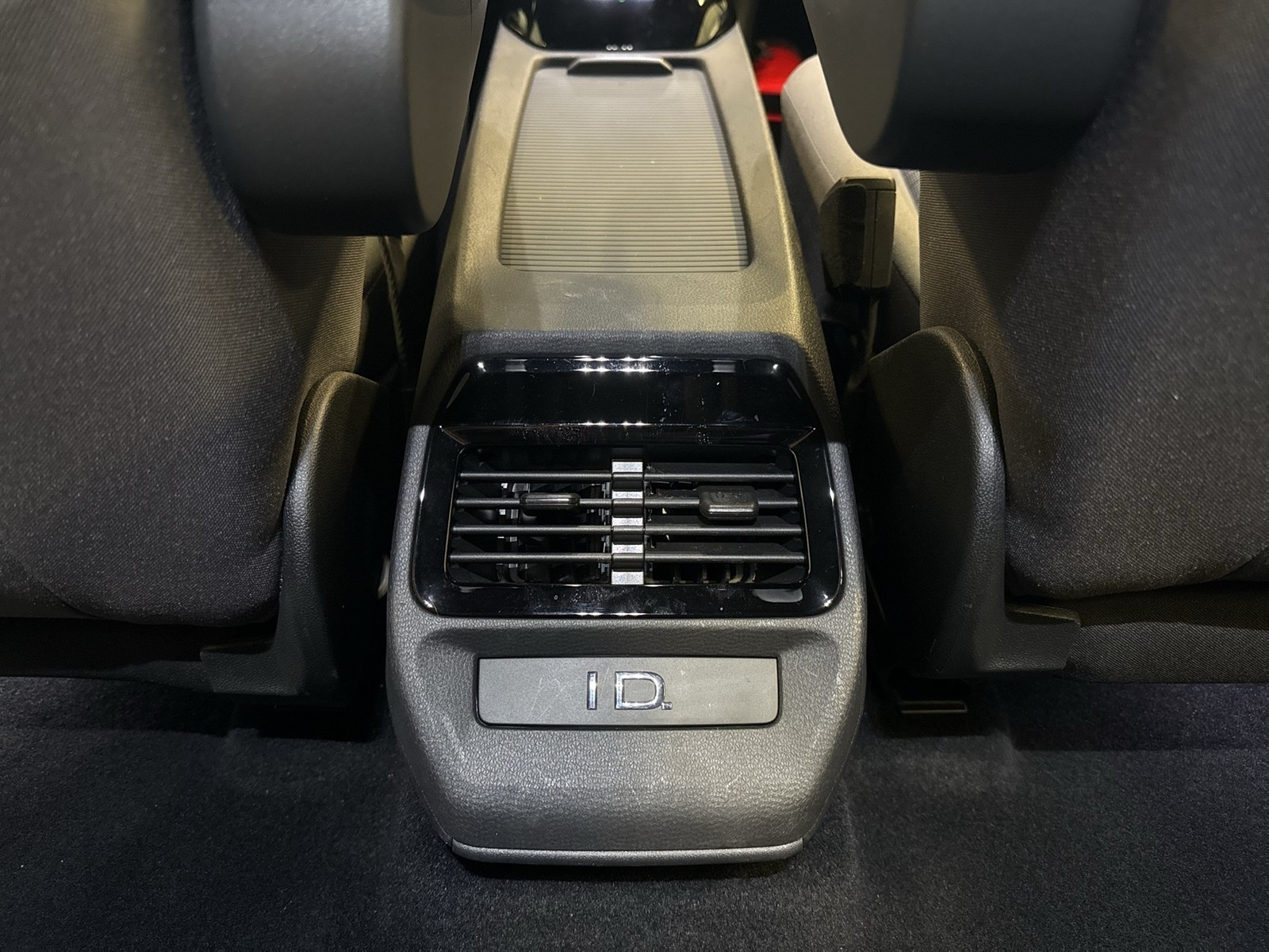 Volkswagen ID.4 Pro 4X4 AHK NAVI CARPLAY KEYLESS-GO LED