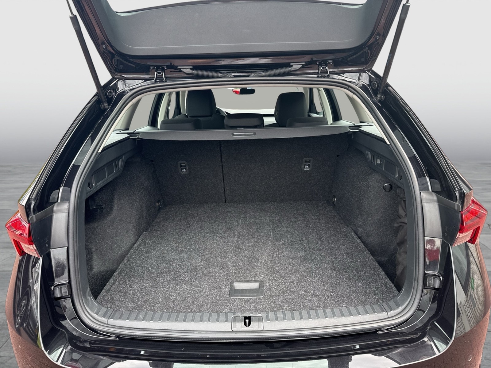 Skoda Octavia Combi 1.5 e-TEC AHK CARPLAY SITZHEIZUNG