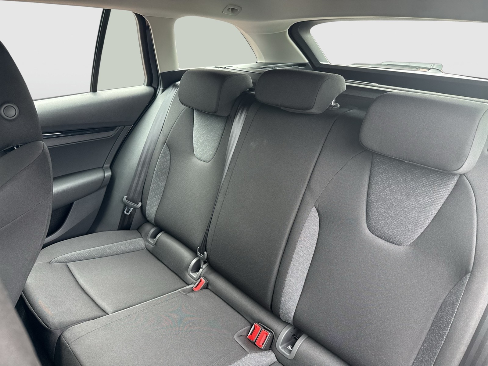 Skoda Octavia Combi 1.5 e-TEC AHK CARPLAY SITZHEIZUNG