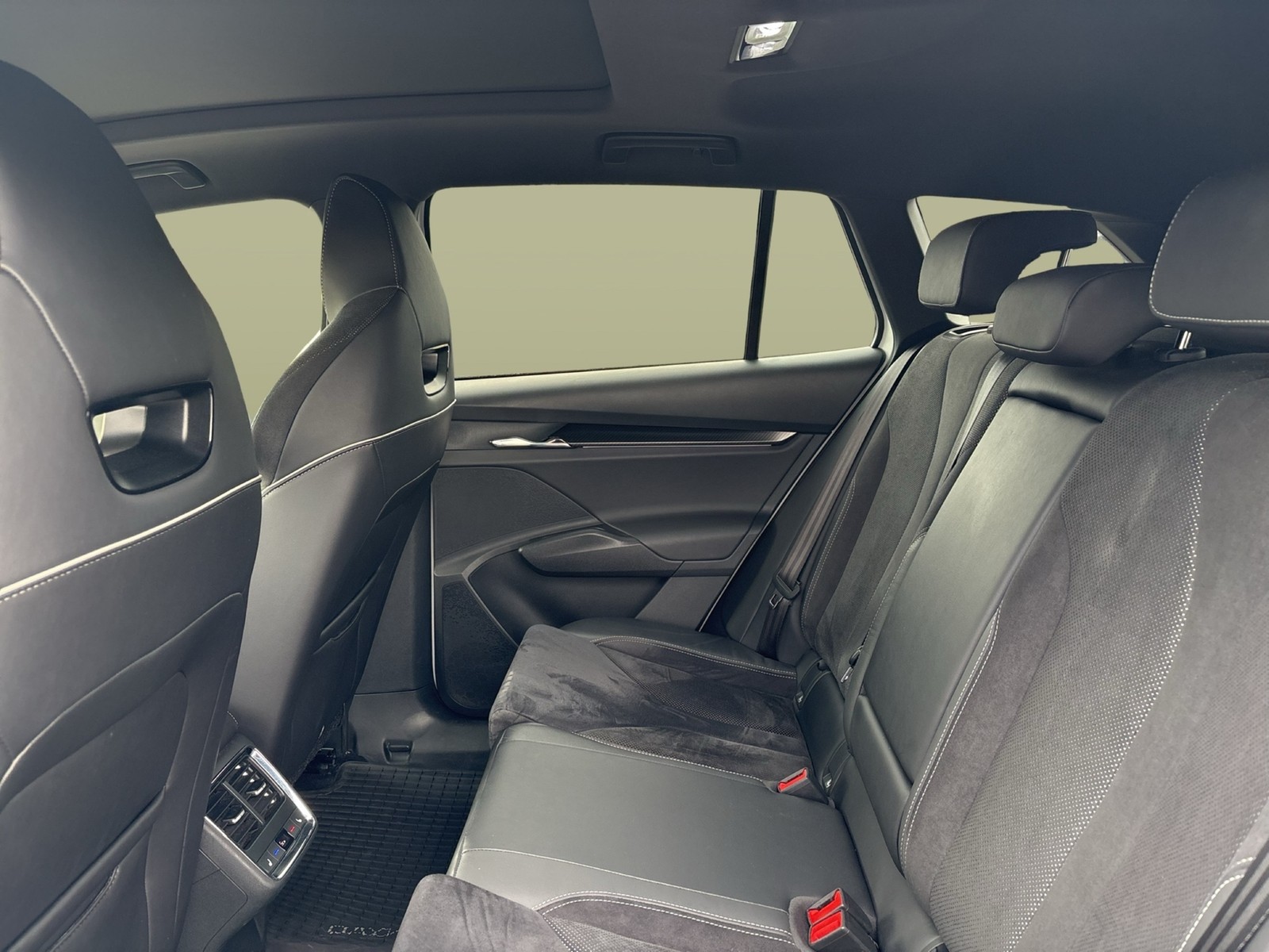 Skoda Enyaq 80x SPORTLINE 4X4 WÄRMEPUMPE PANO 360°CAM