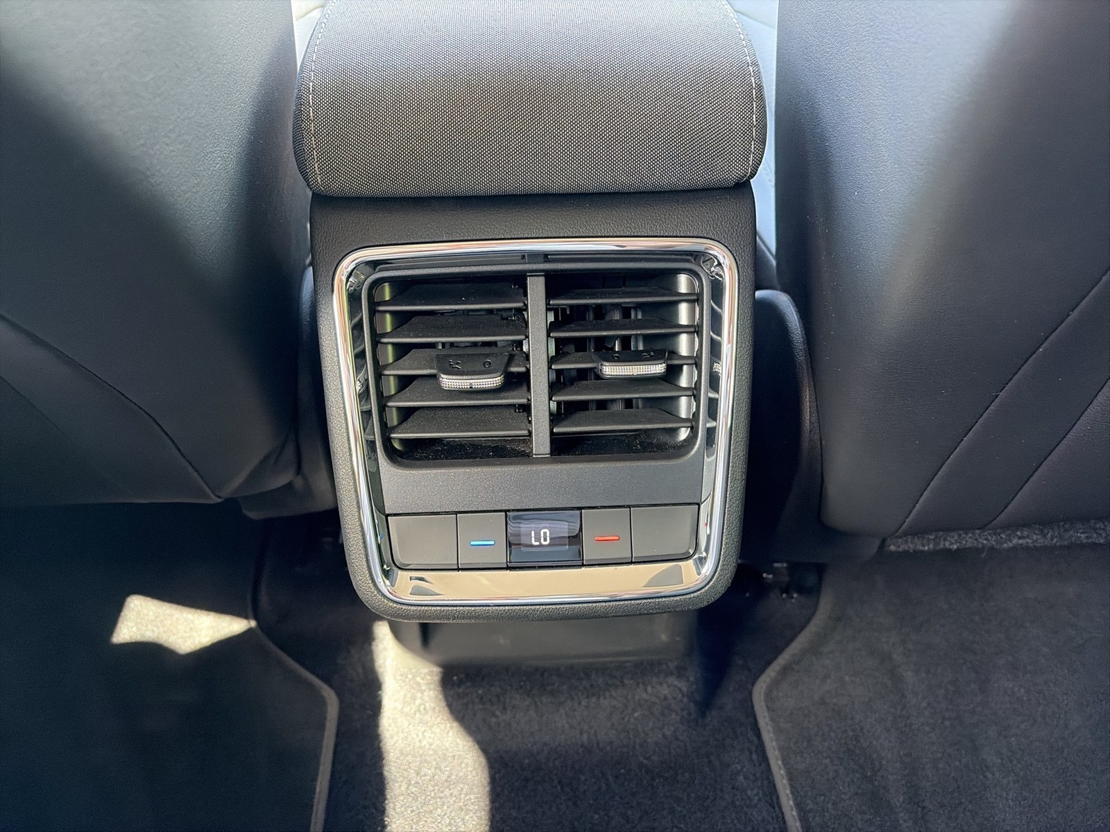 Skoda Enyaq 80 LOFT WÄRMEPUMPE AHK CAM LM19 MATRIX NAVI