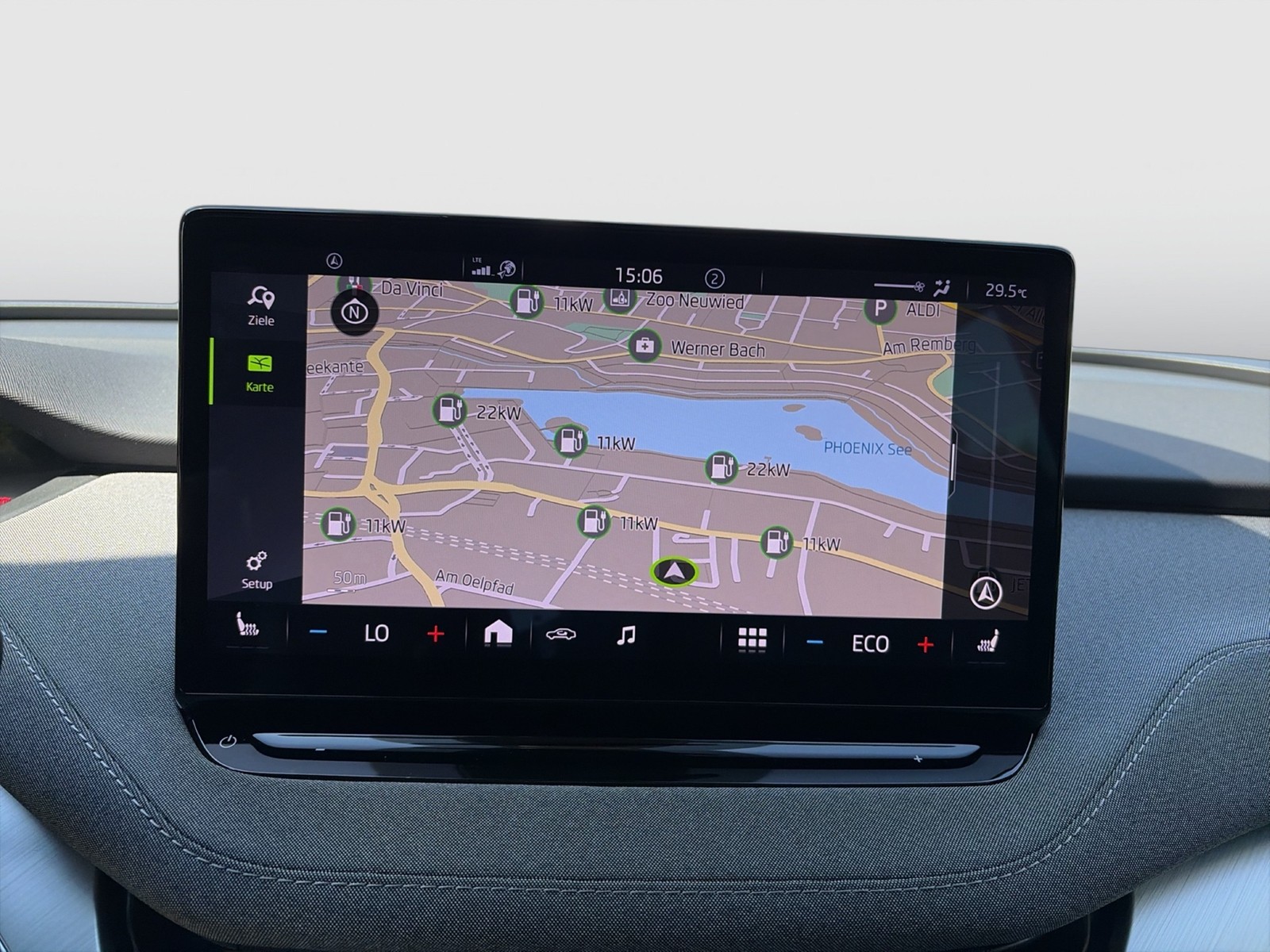 Skoda Enyaq 80 LOFT WÄRMEPUMPE AHK CAM LM19 MATRIX NAVI