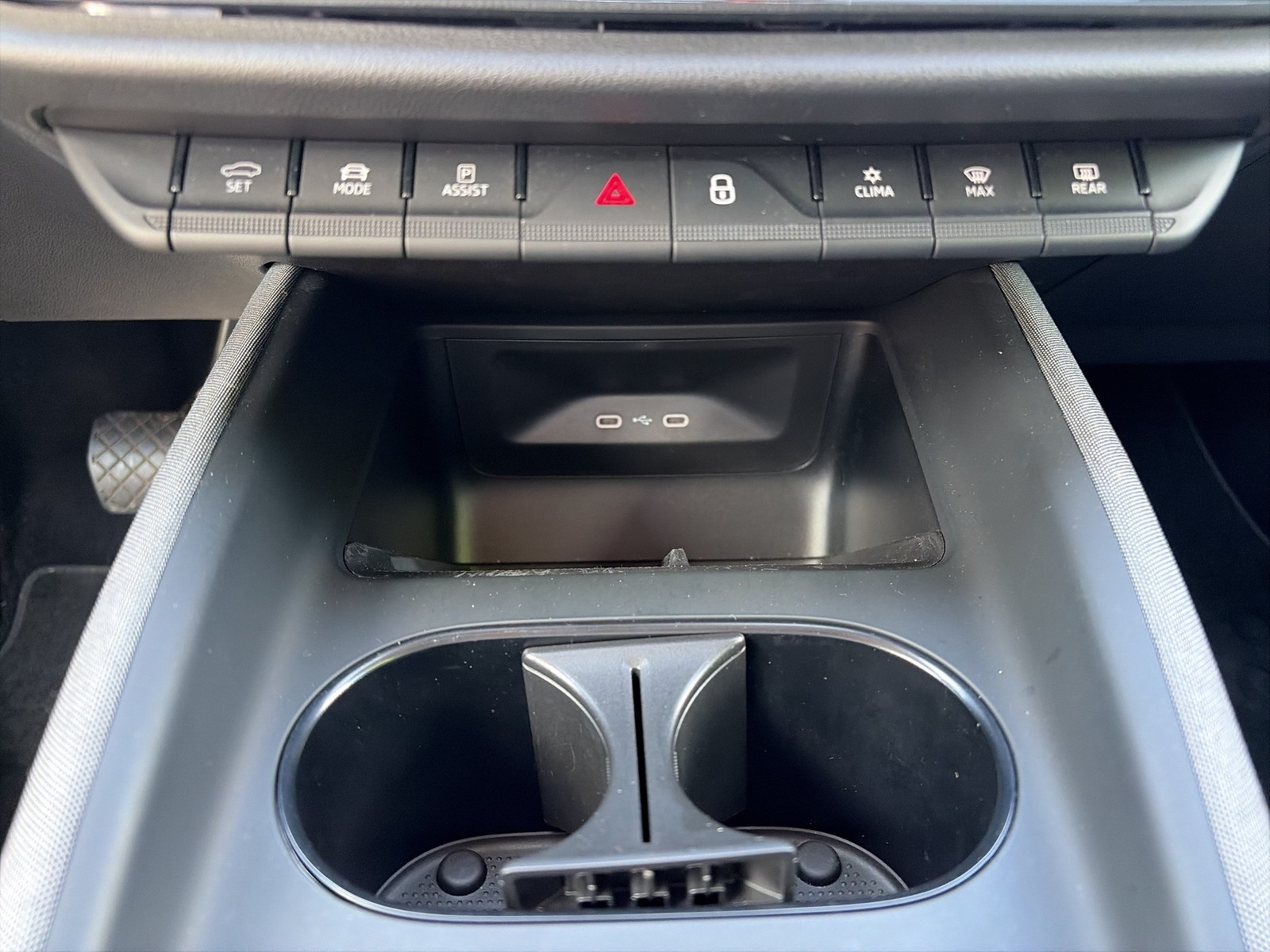 Skoda Enyaq 80 LOFT WÄRMEPUMPE AHK CAM LM19 MATRIX NAVI